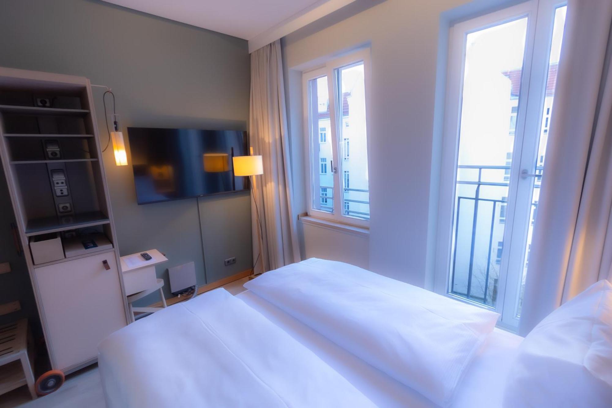 Standard Queen Room