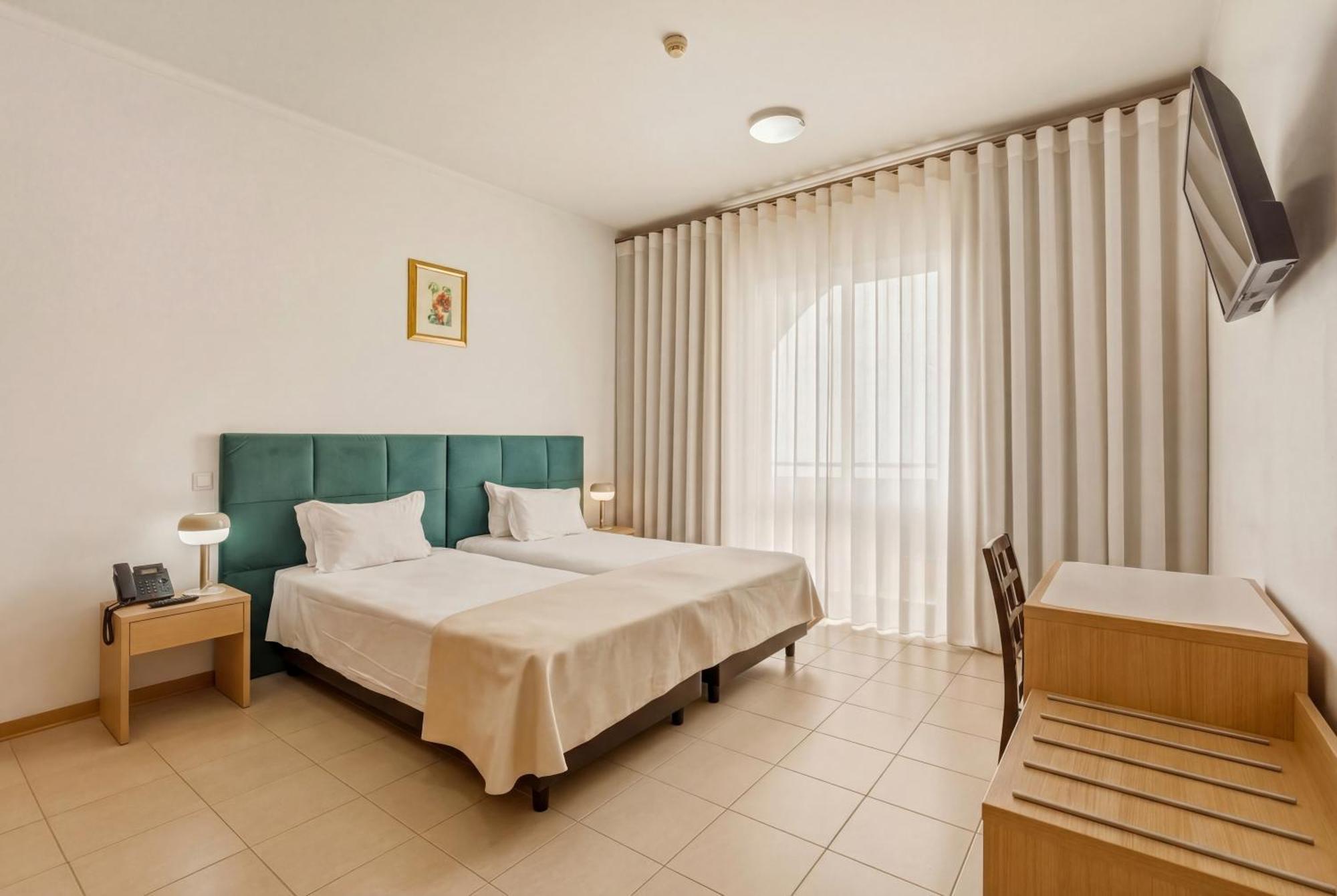 Standard Twin Room with Sea View