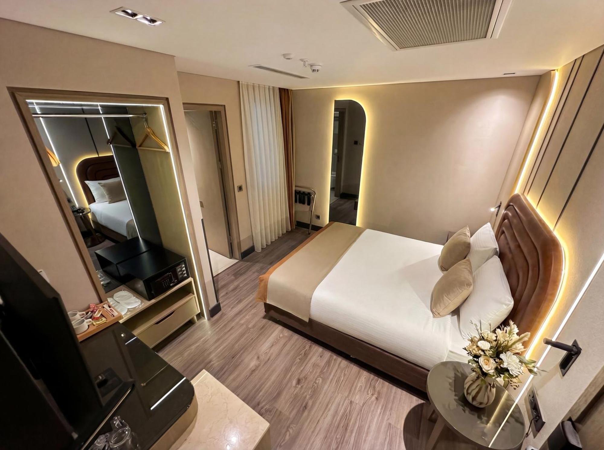 Standard King Room No-View