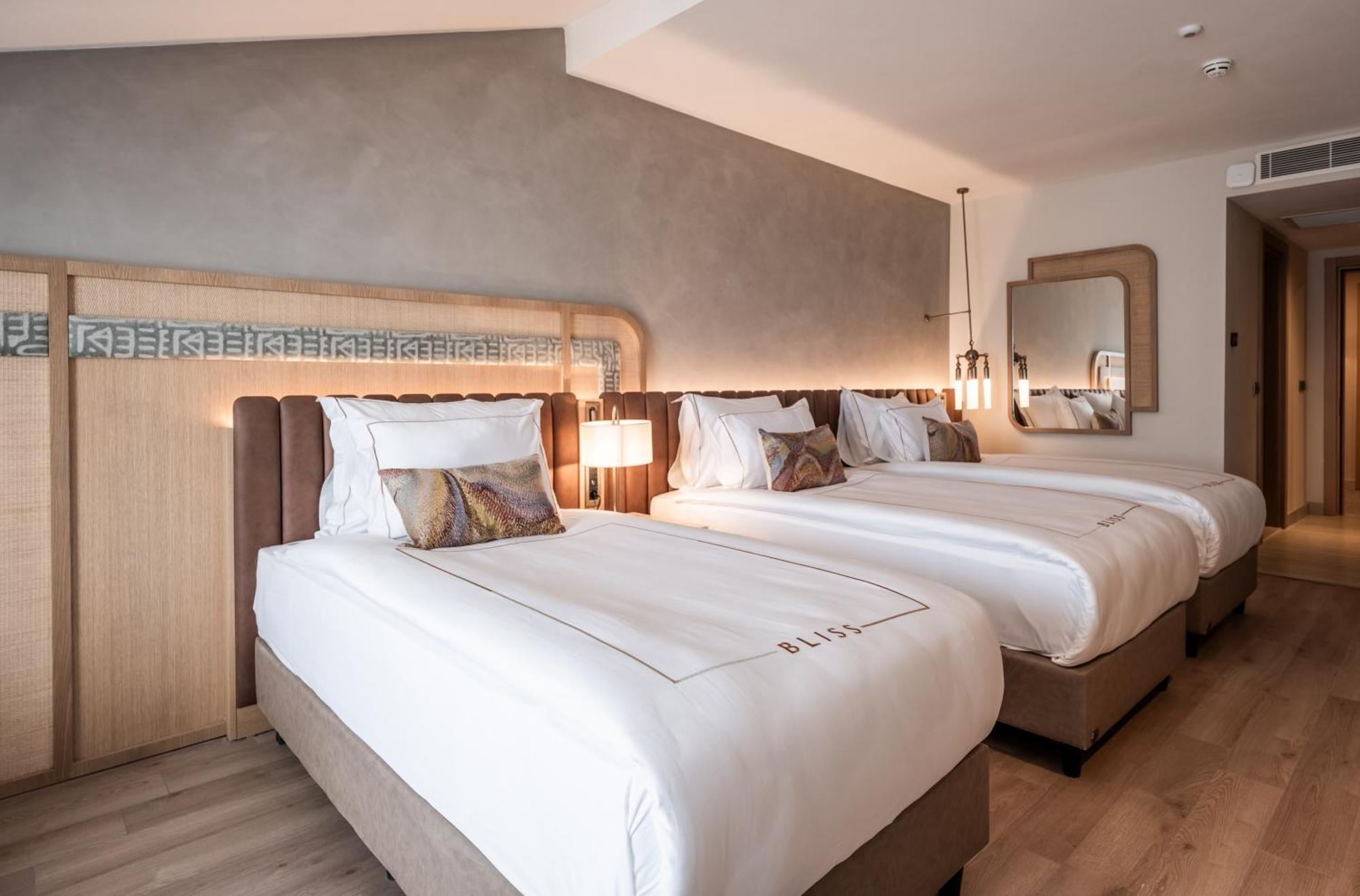 Deluxe Room Side Sea View