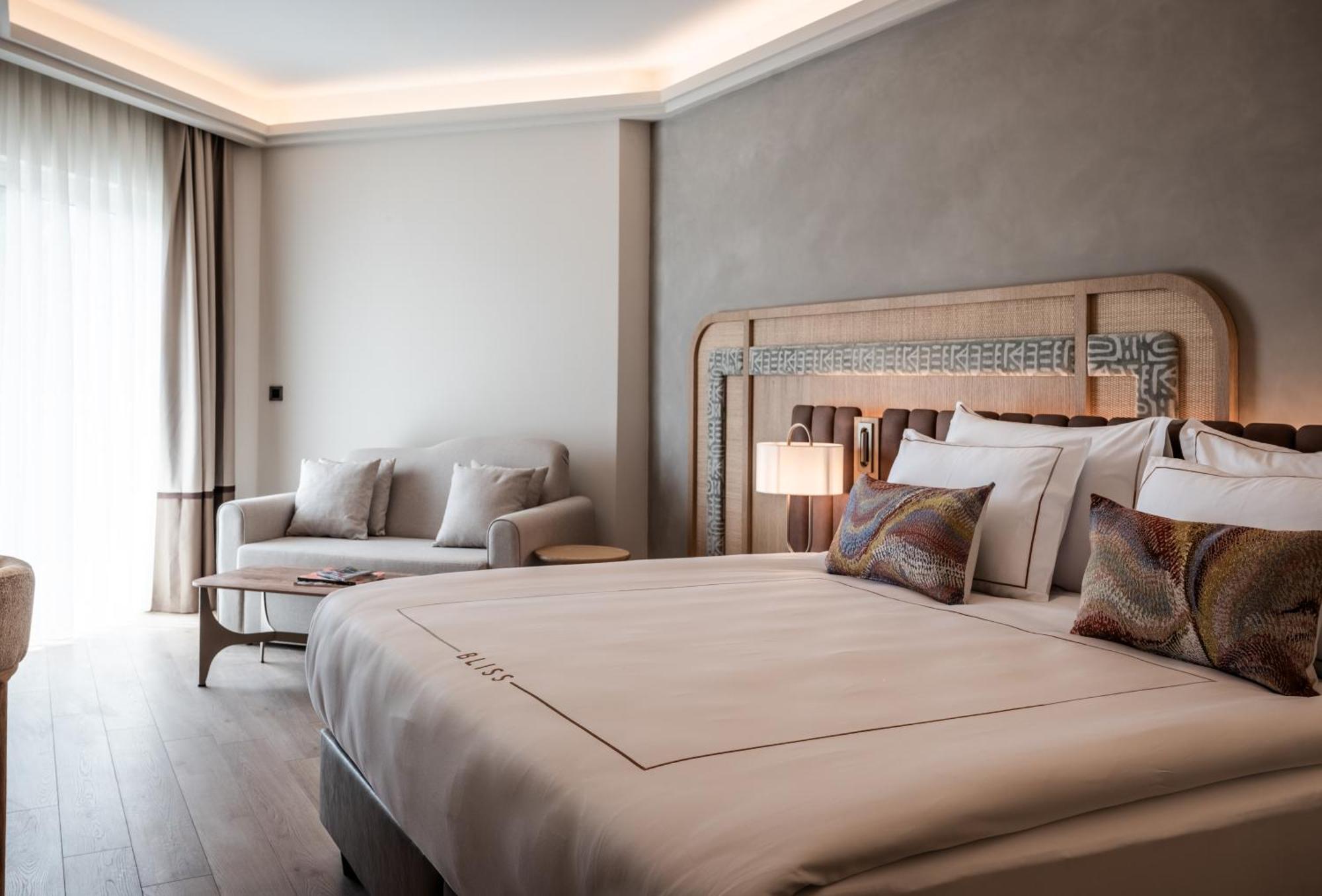 Deluxe Room Land View