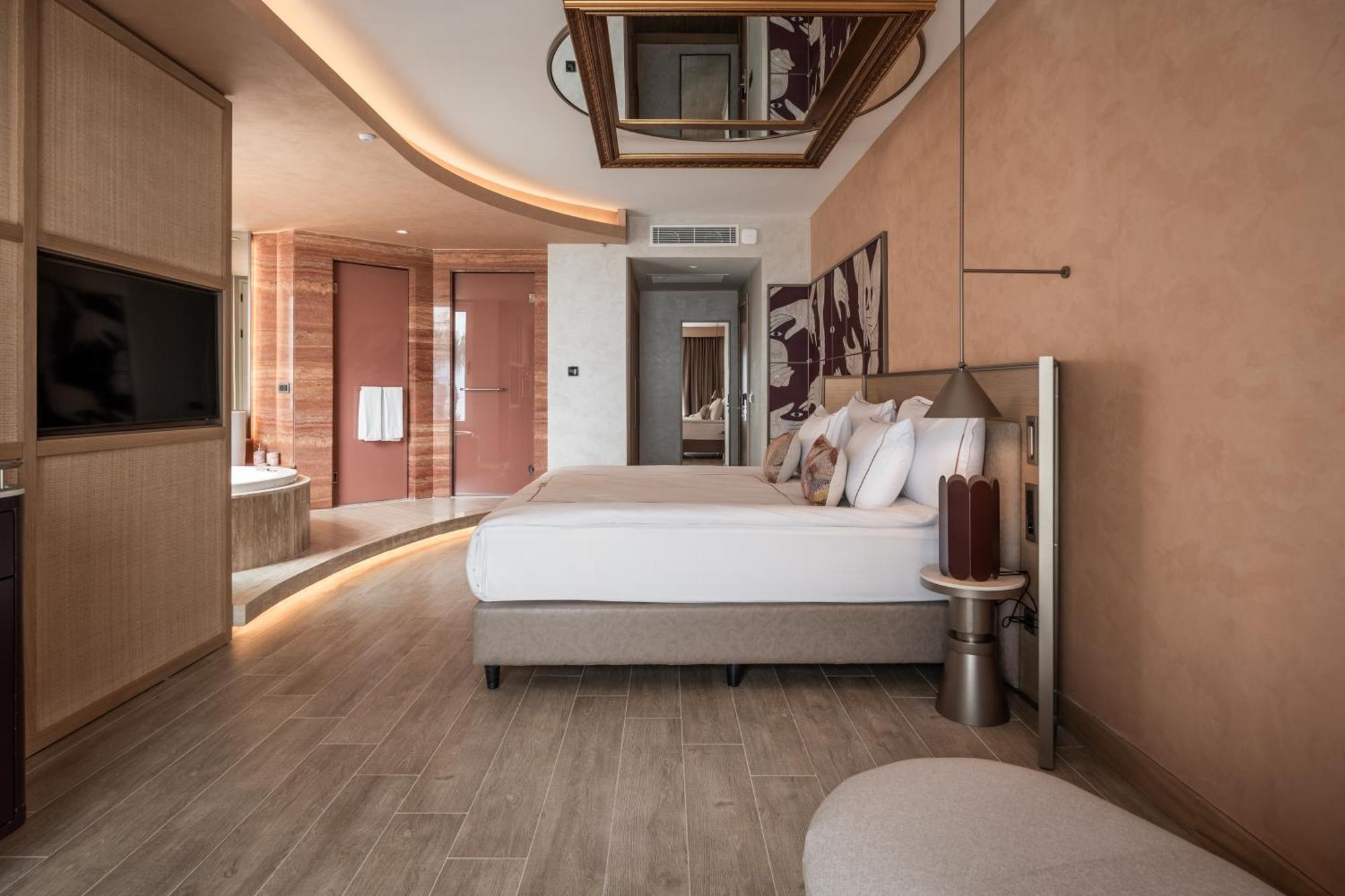 Superior Jacuzzi Room Sea View