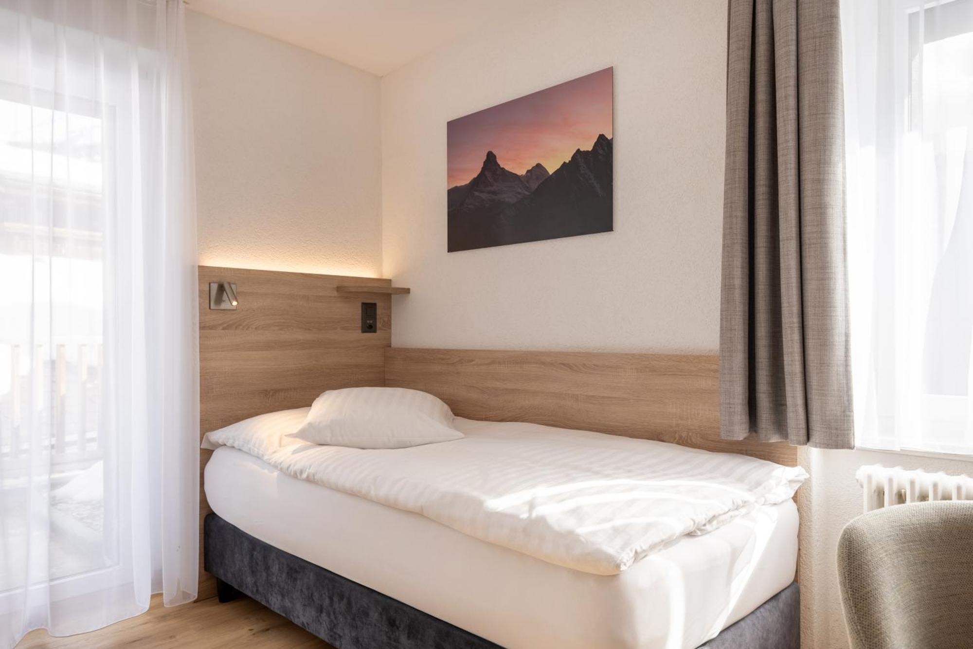 Single Room Mountain View