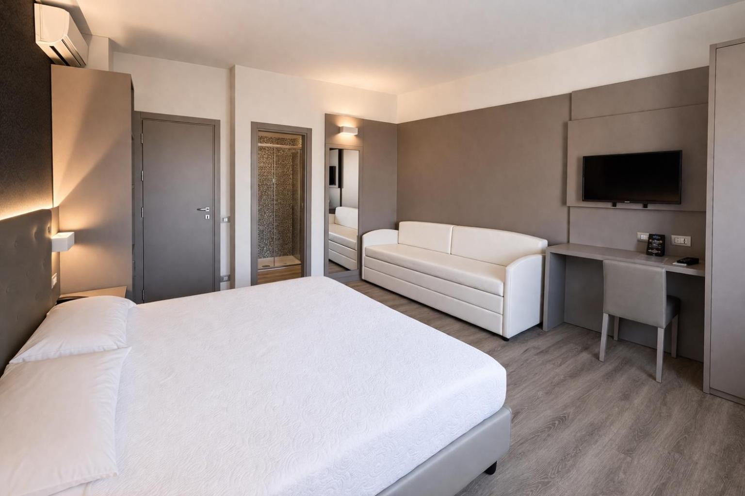 Superior Quadruple Room,1765817276:JPEG