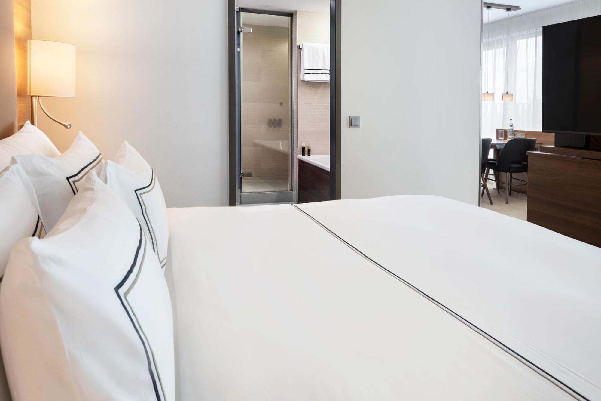 The Level Executive Suite,1765822111:JPEG