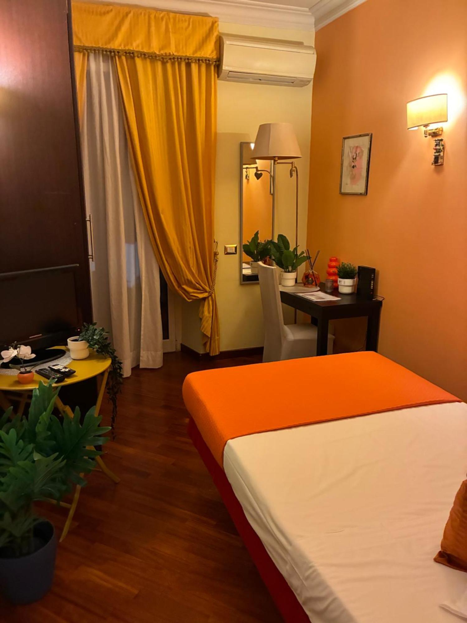 Single Room Private External Bathroom