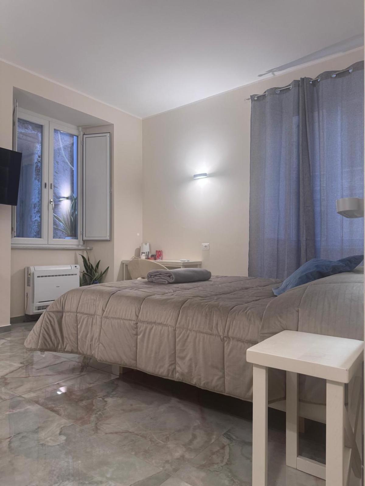 Deluxe King Room Annex