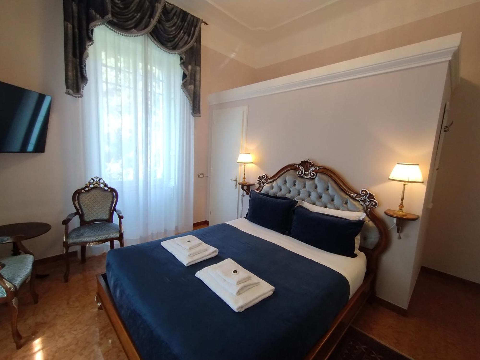 Double Room Private Bathroom