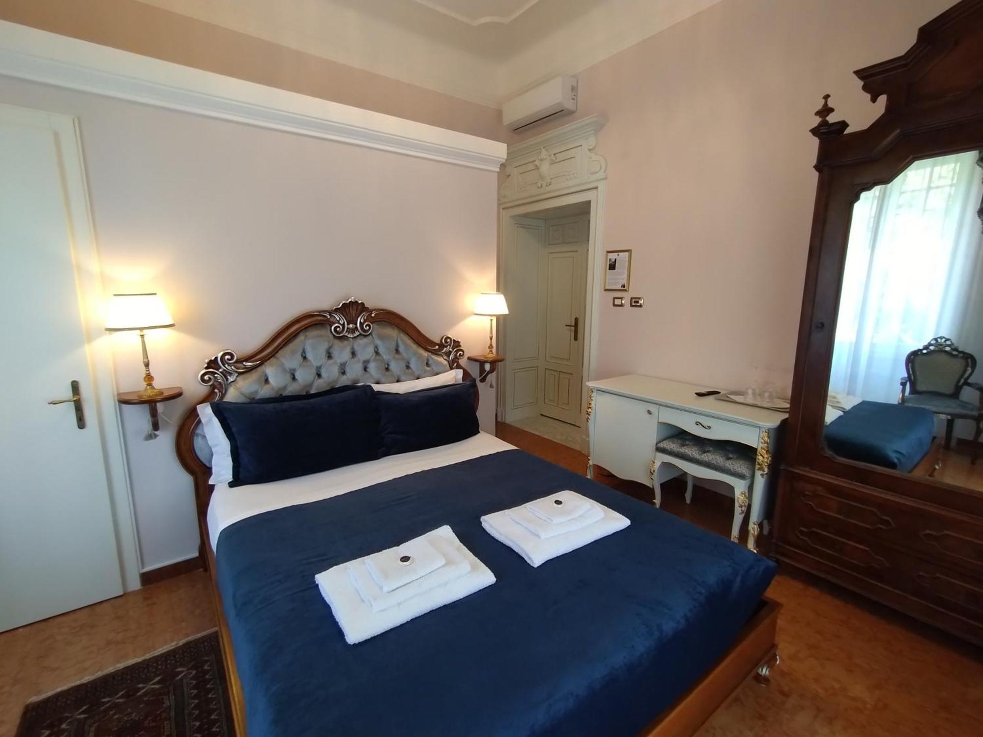 Double Room Private Bathroom
