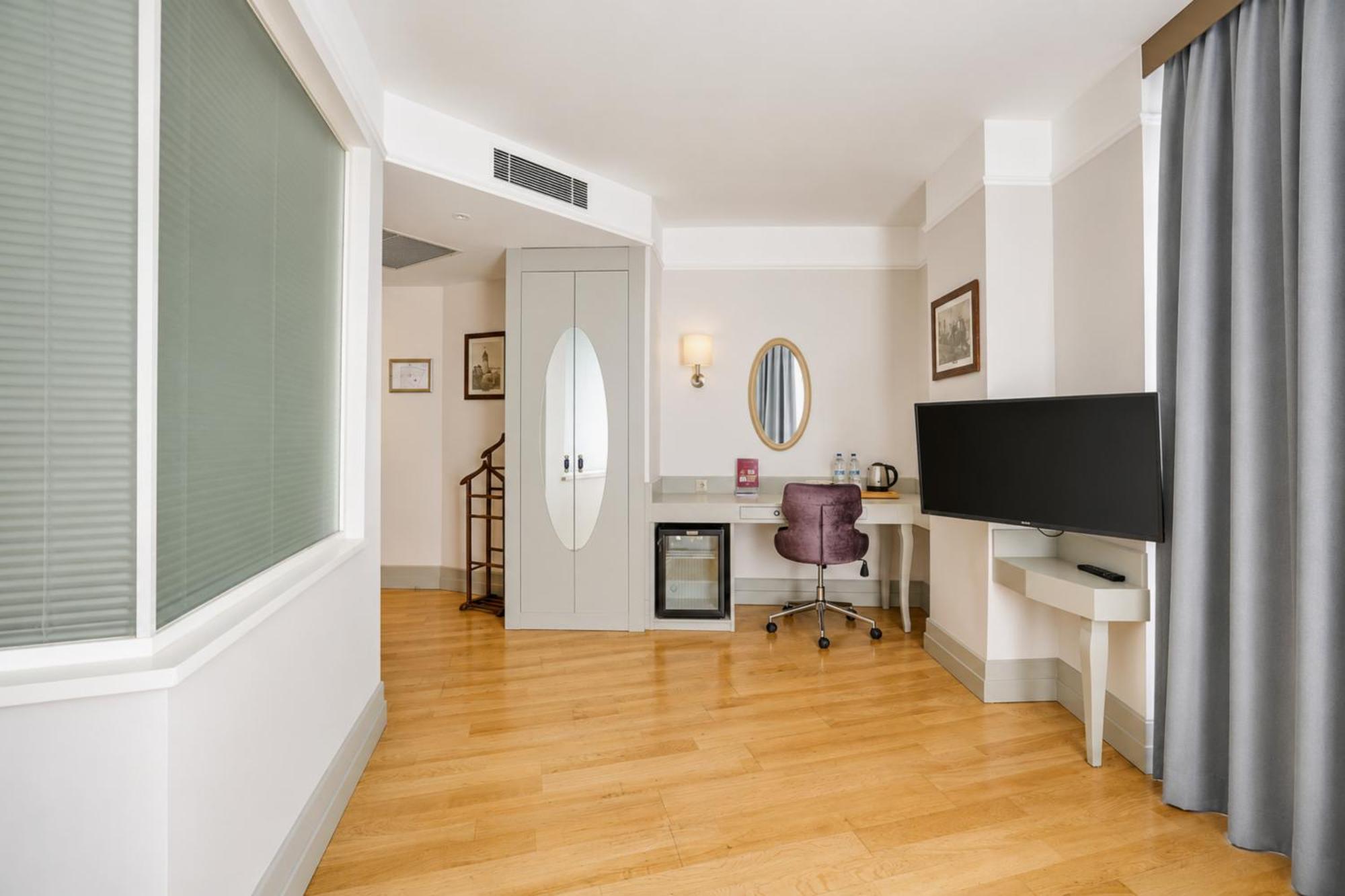 Corner Suite