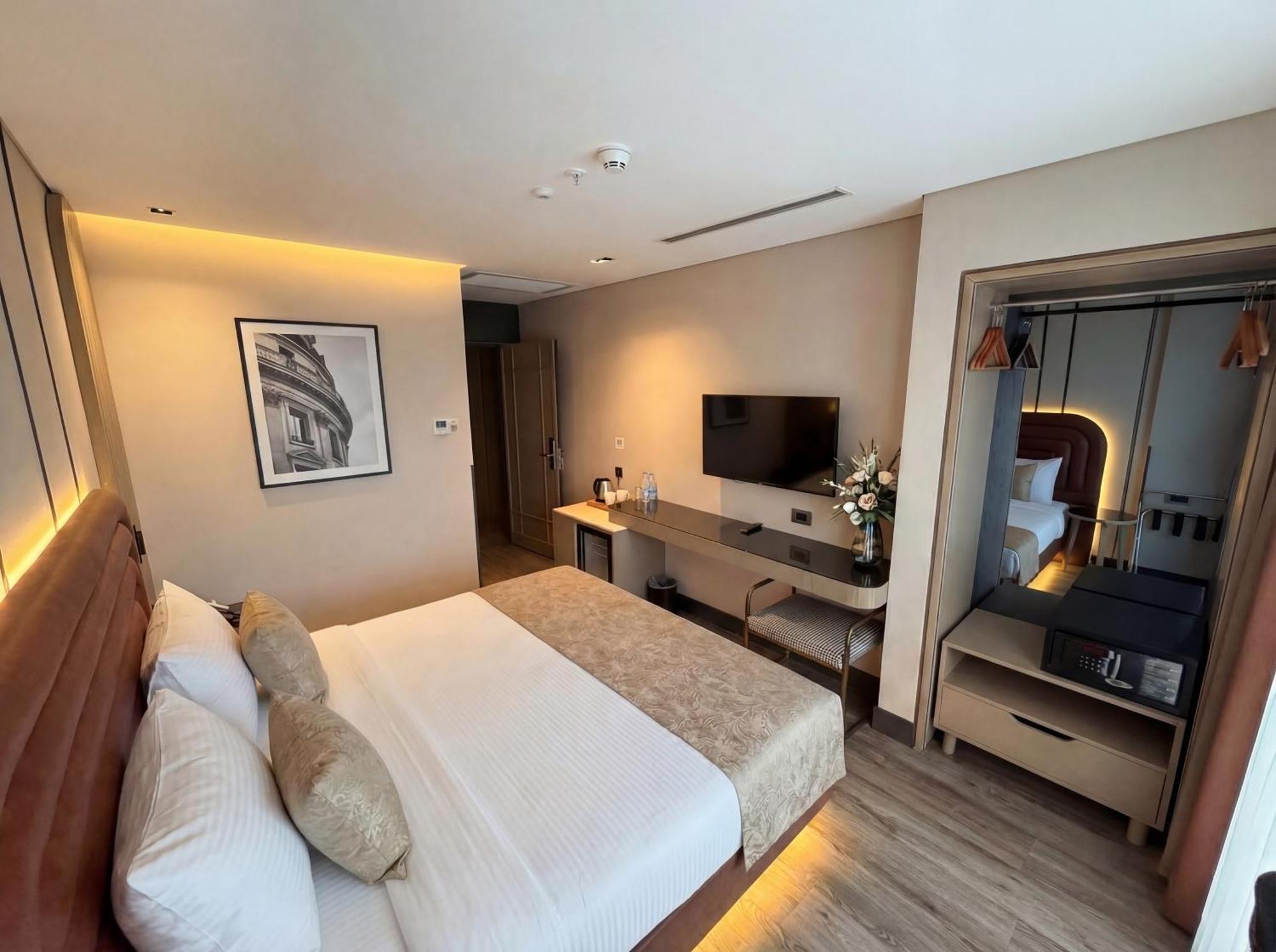 Deluxe King Room
