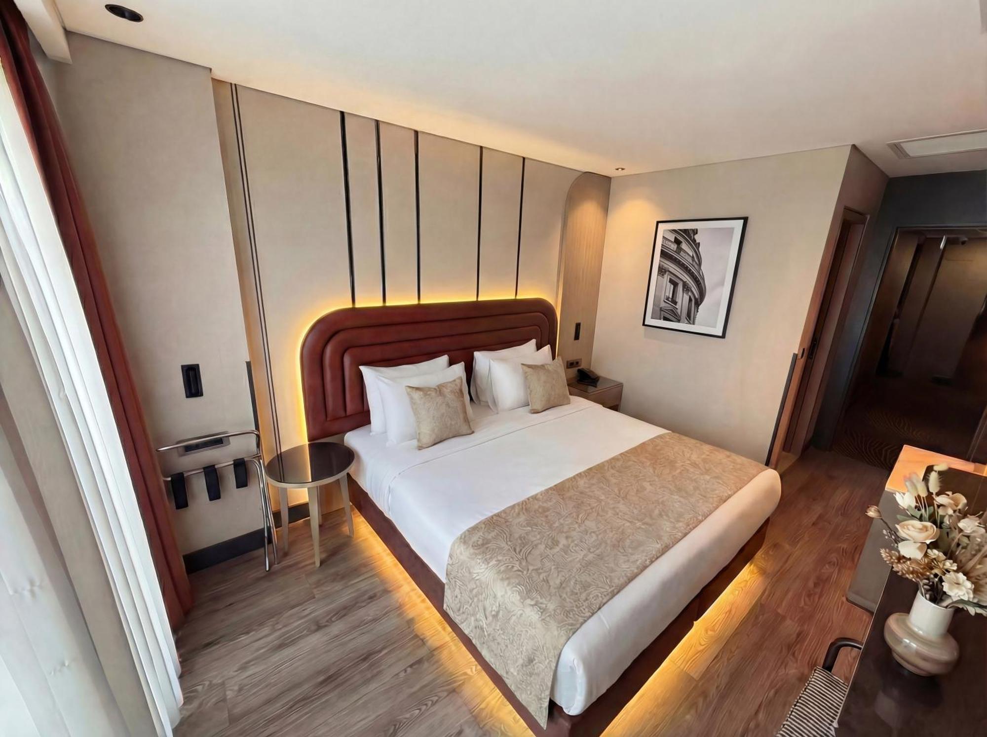 Deluxe King Room