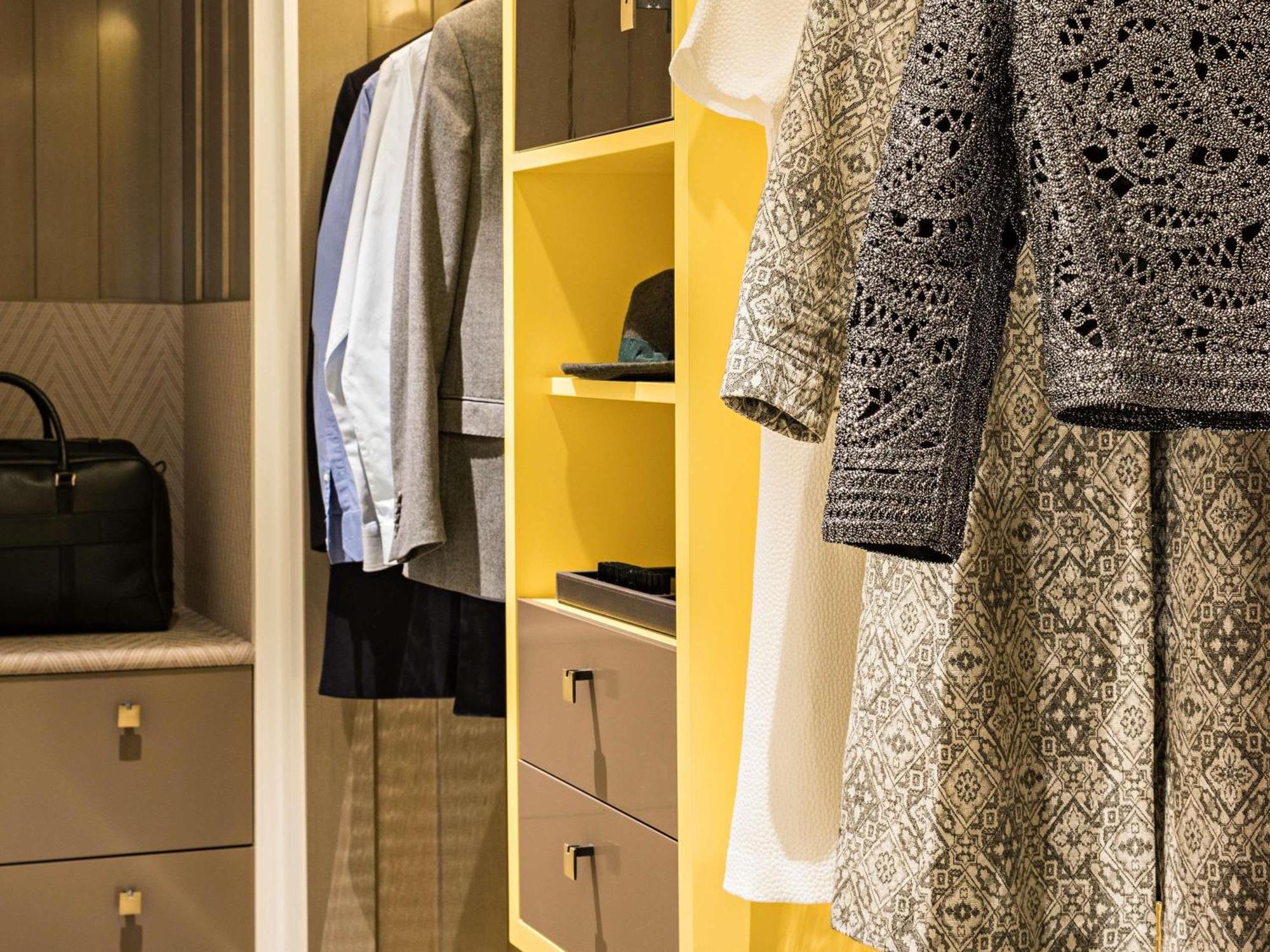 Suite Junior Premium con 1 cama extragrande y sala de estar - Vistas a un patio o a la Rue Scribe