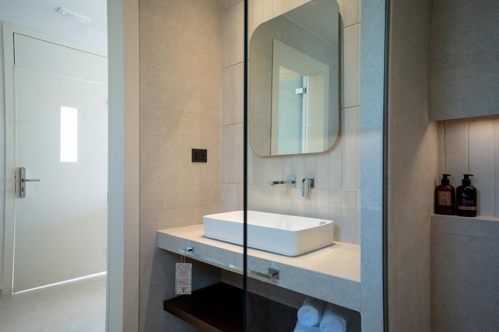 Deluxe Double or Twin Room Spa Bath