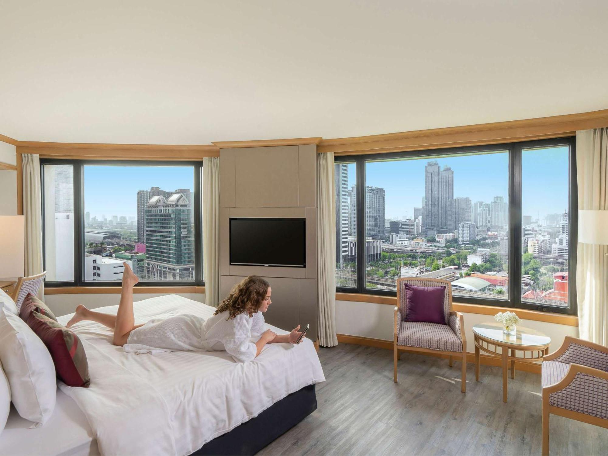 Corner Room 1 King Bed on Food Soft Beverage