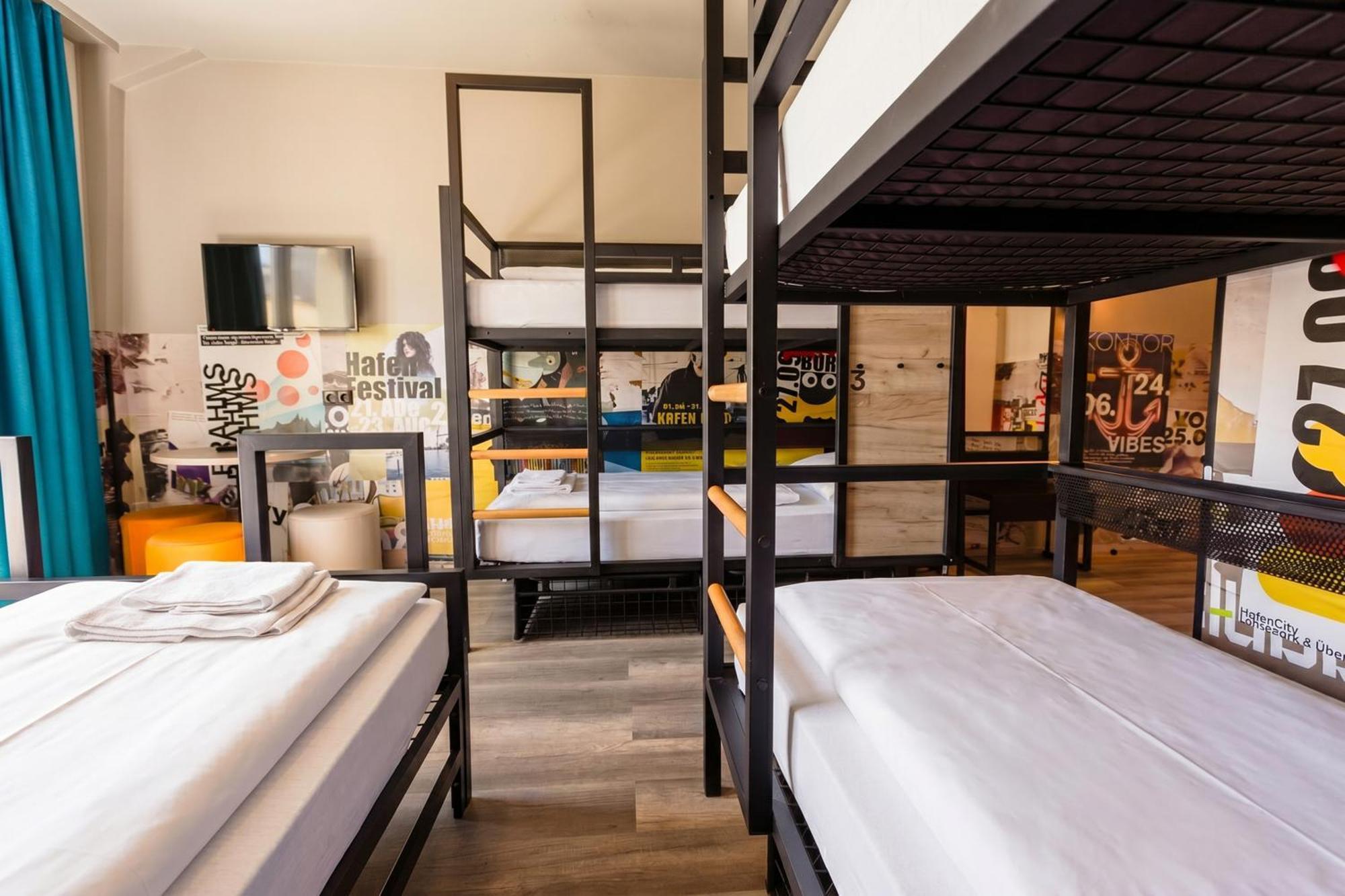 Bed 6-Bed Dormitory Room