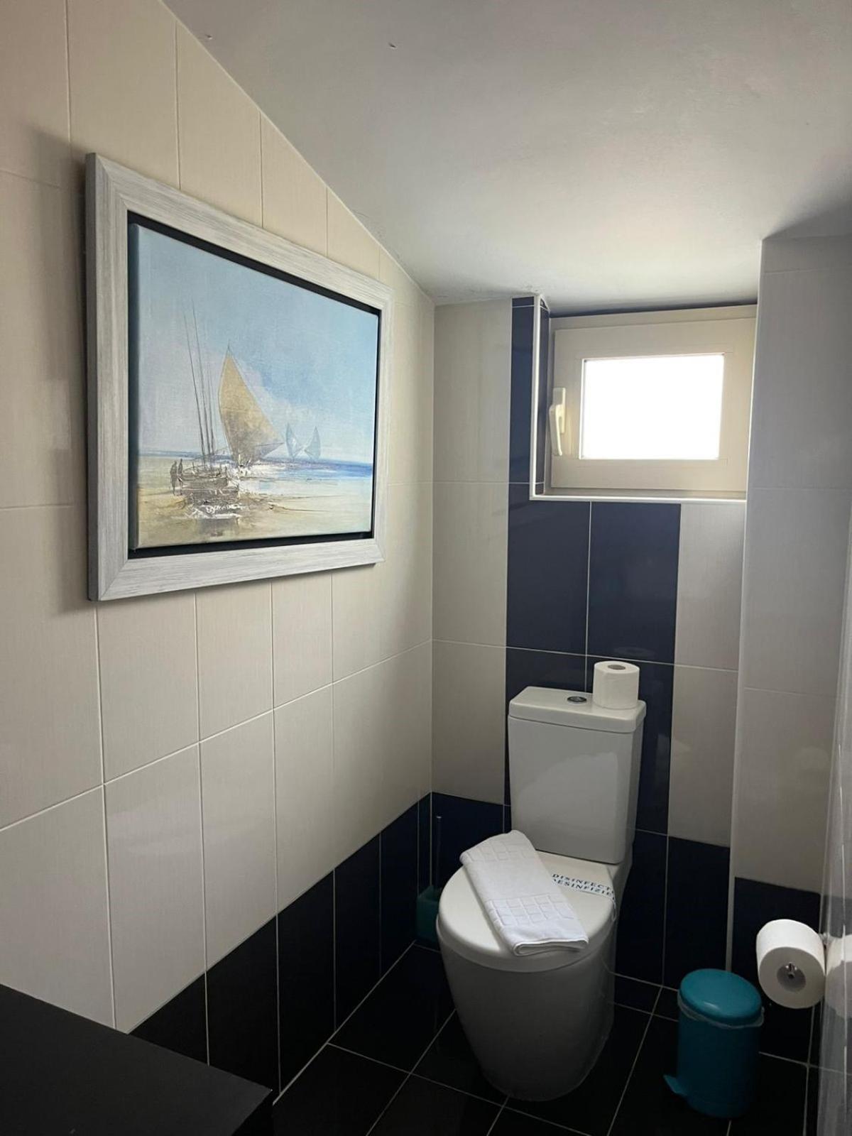 Two-Bedroom Apartment Balcony Sea View Annex