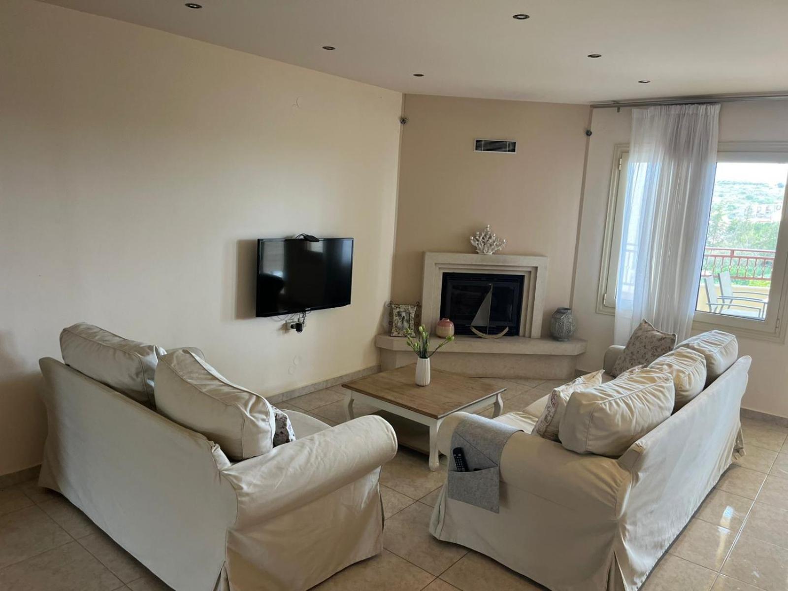 Two-Bedroom Apartment Balcony Sea View Annex