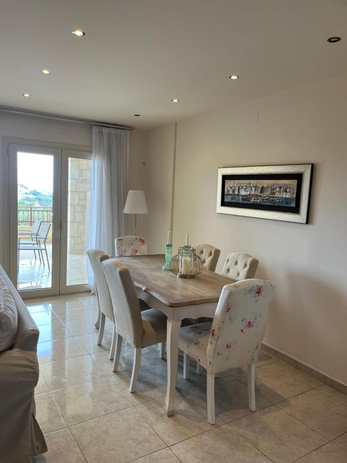 Two-Bedroom Apartment Balcony Sea View Annex