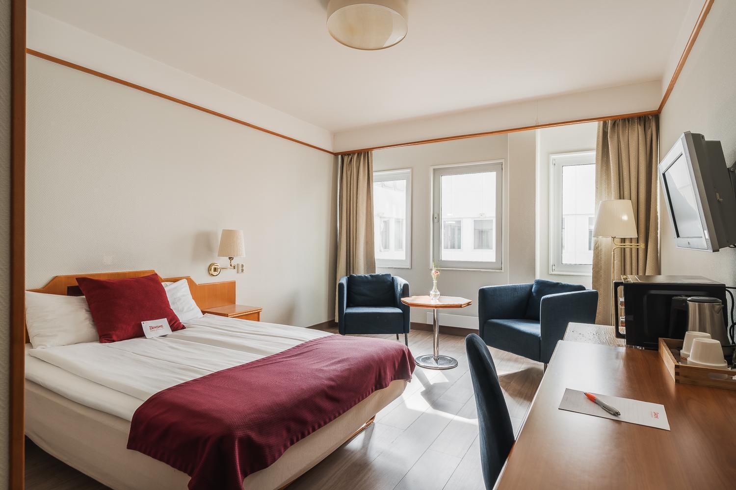 Small Double Room 140cm bed