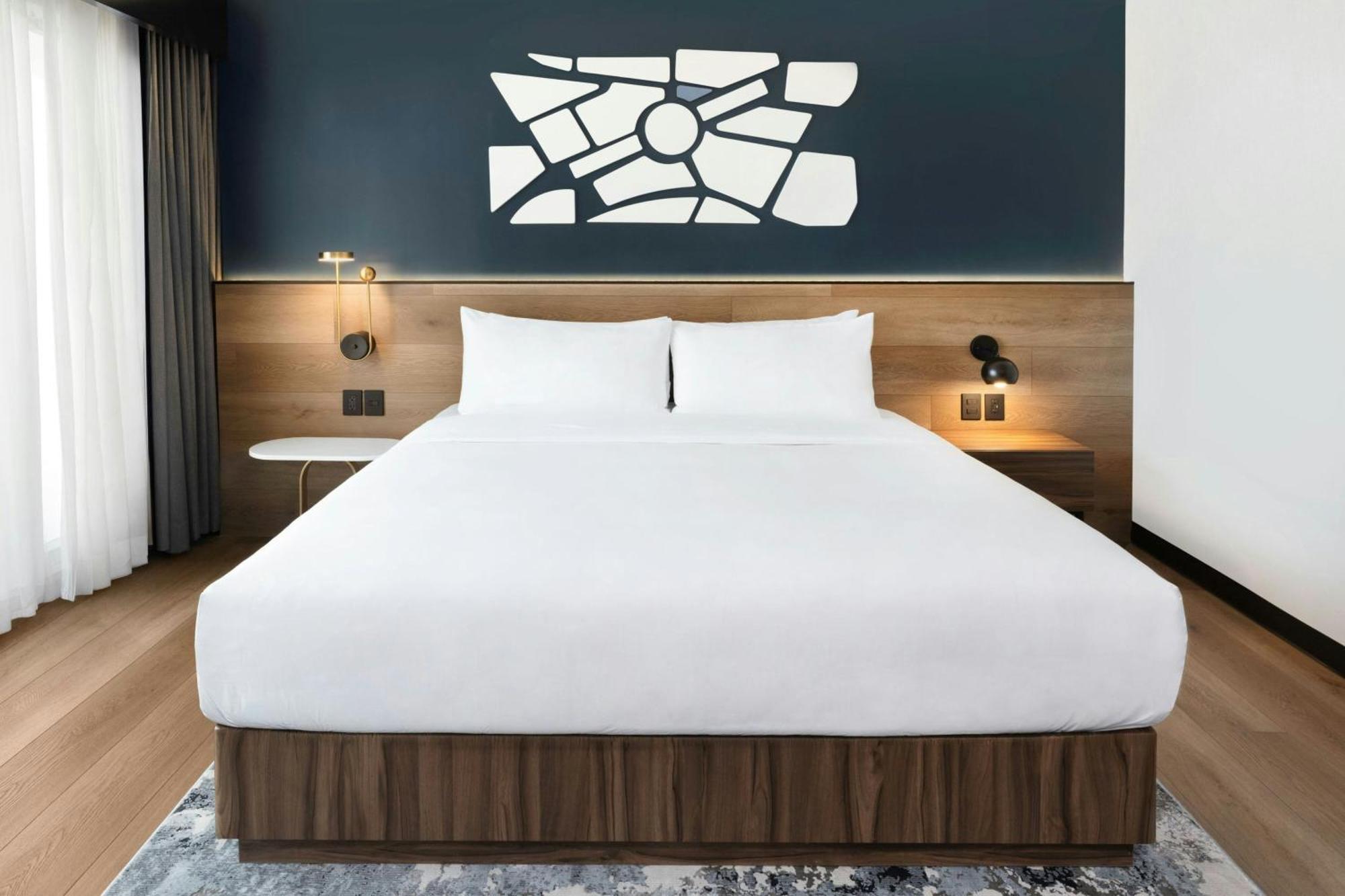 Classic Suite, 1 Bedroom Suite, 1 King, Sofa bed, City view