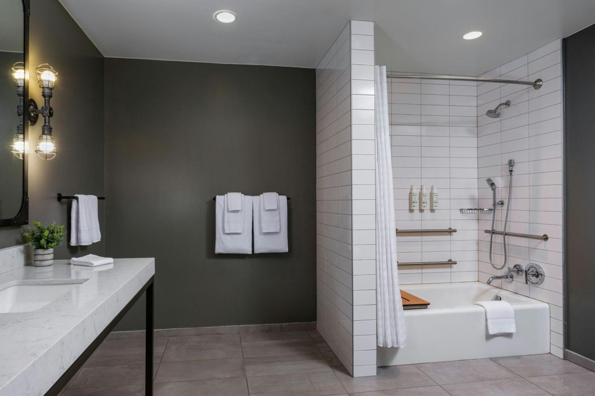 Suíte de 1 Quarto com 1 Cama King-size e Vista do Pátio