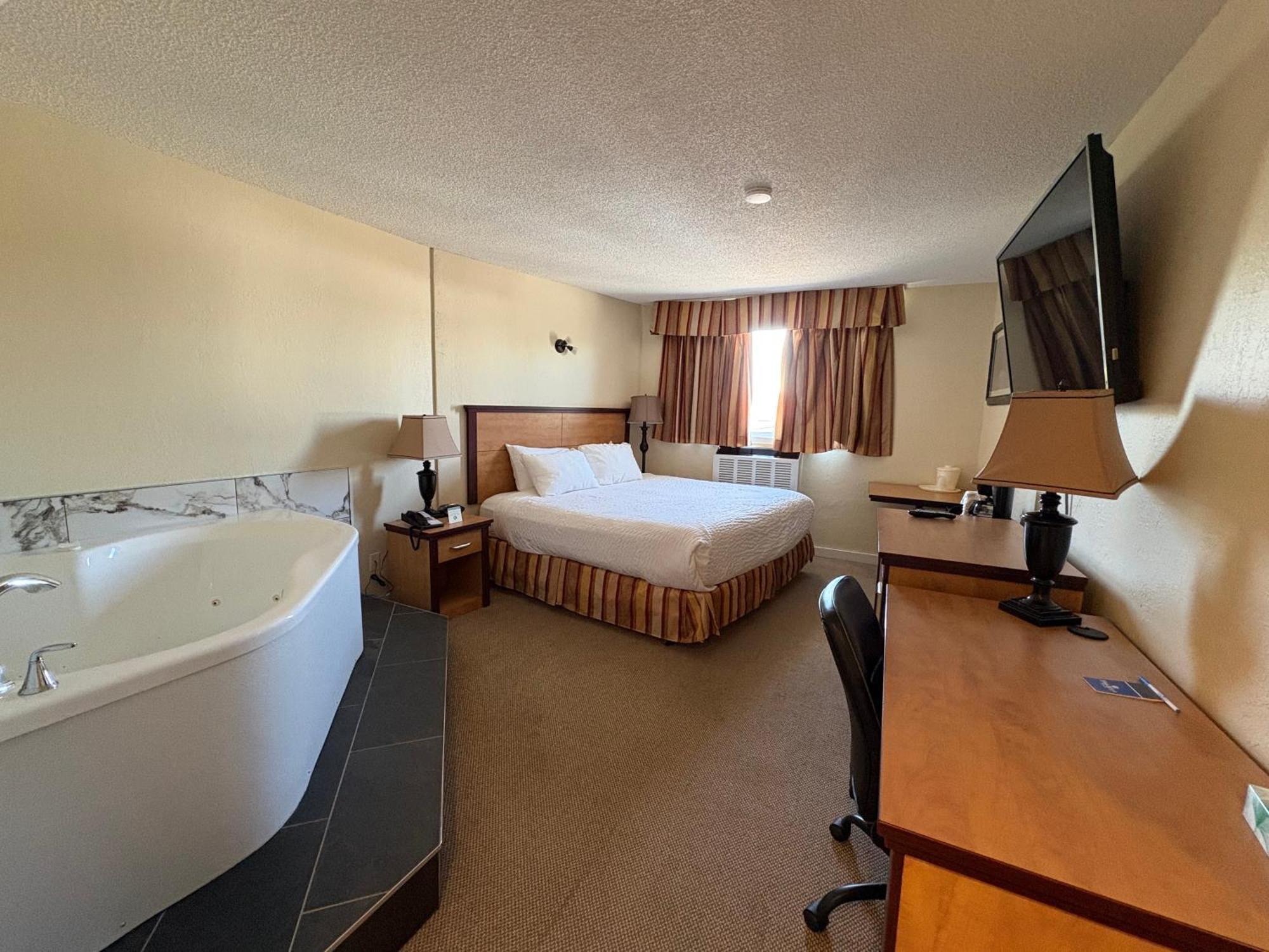 Deluxe King Suite