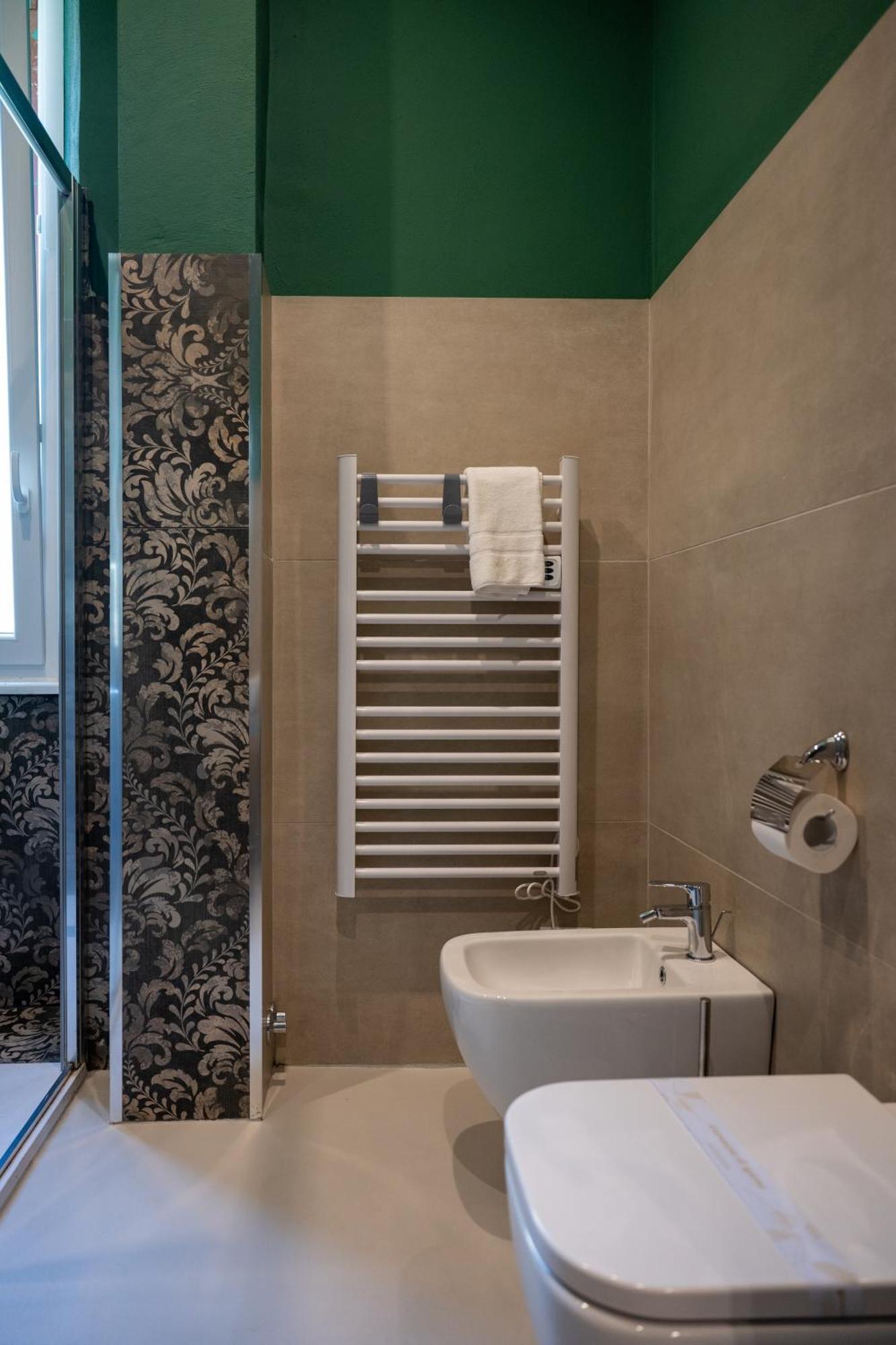 Comfort Triple Room Shower