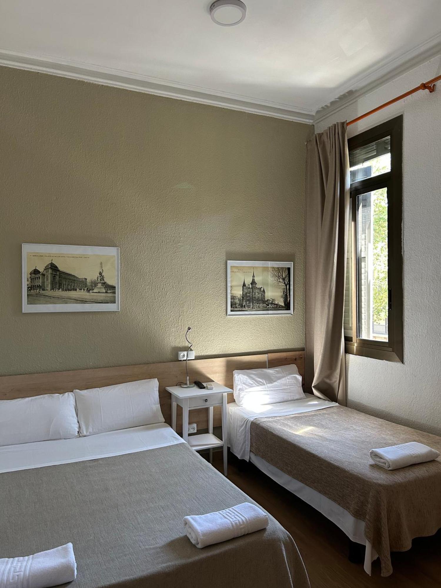 Basic Driepersoonskamer met Gedeelde Badkamer