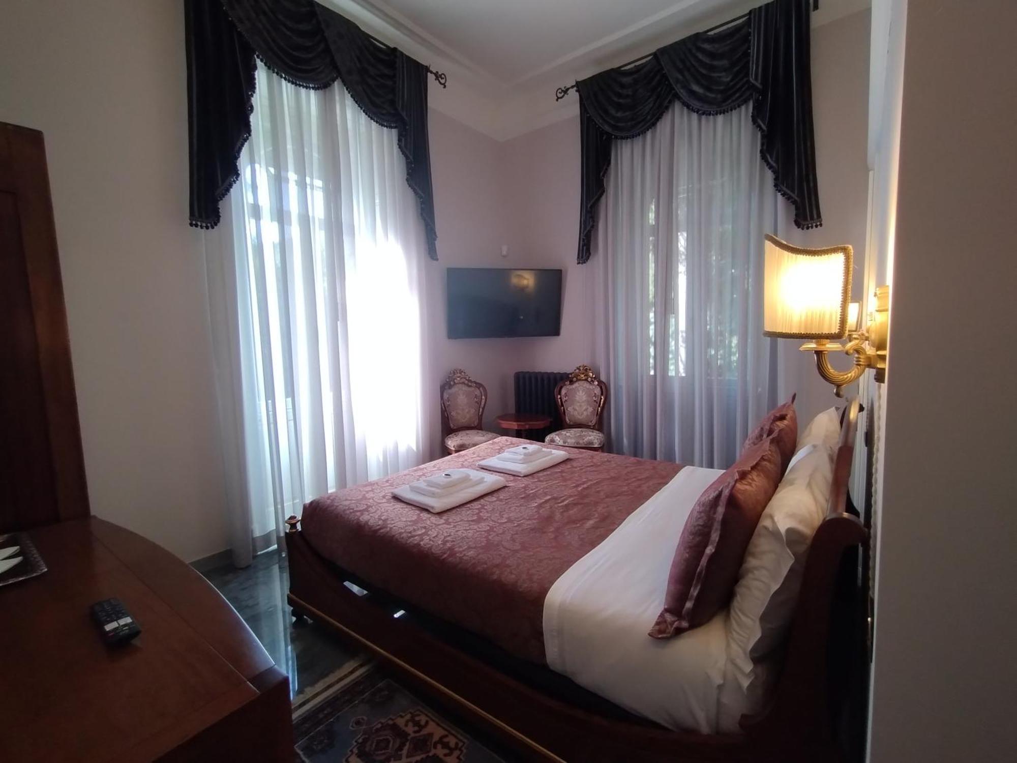Double Room Private Bathroom