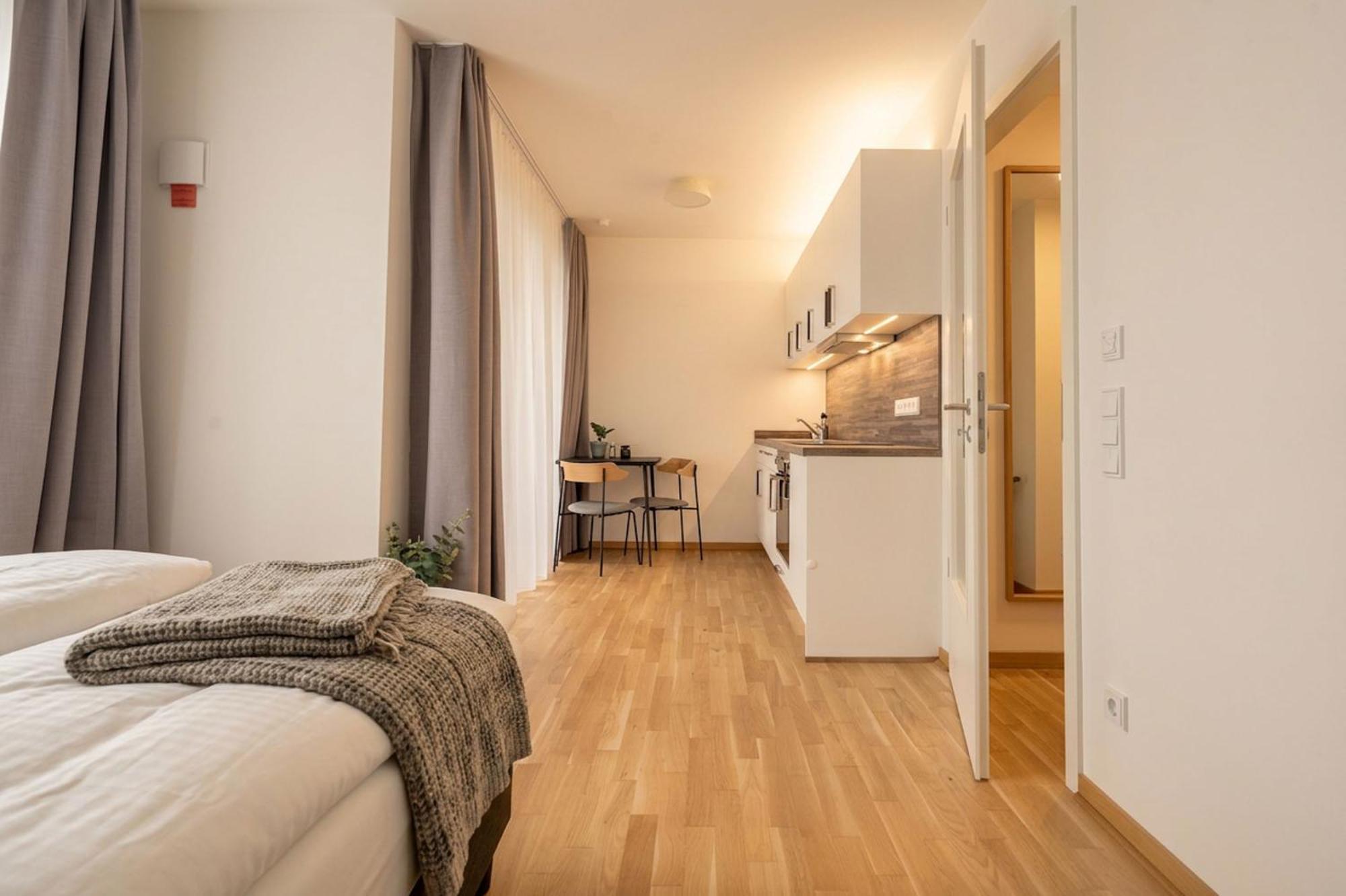 Suite M loggia street view