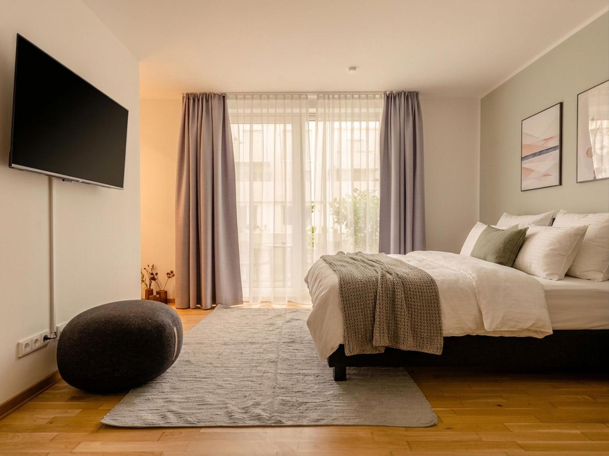Suite L sofa bed terrace & courtyard view