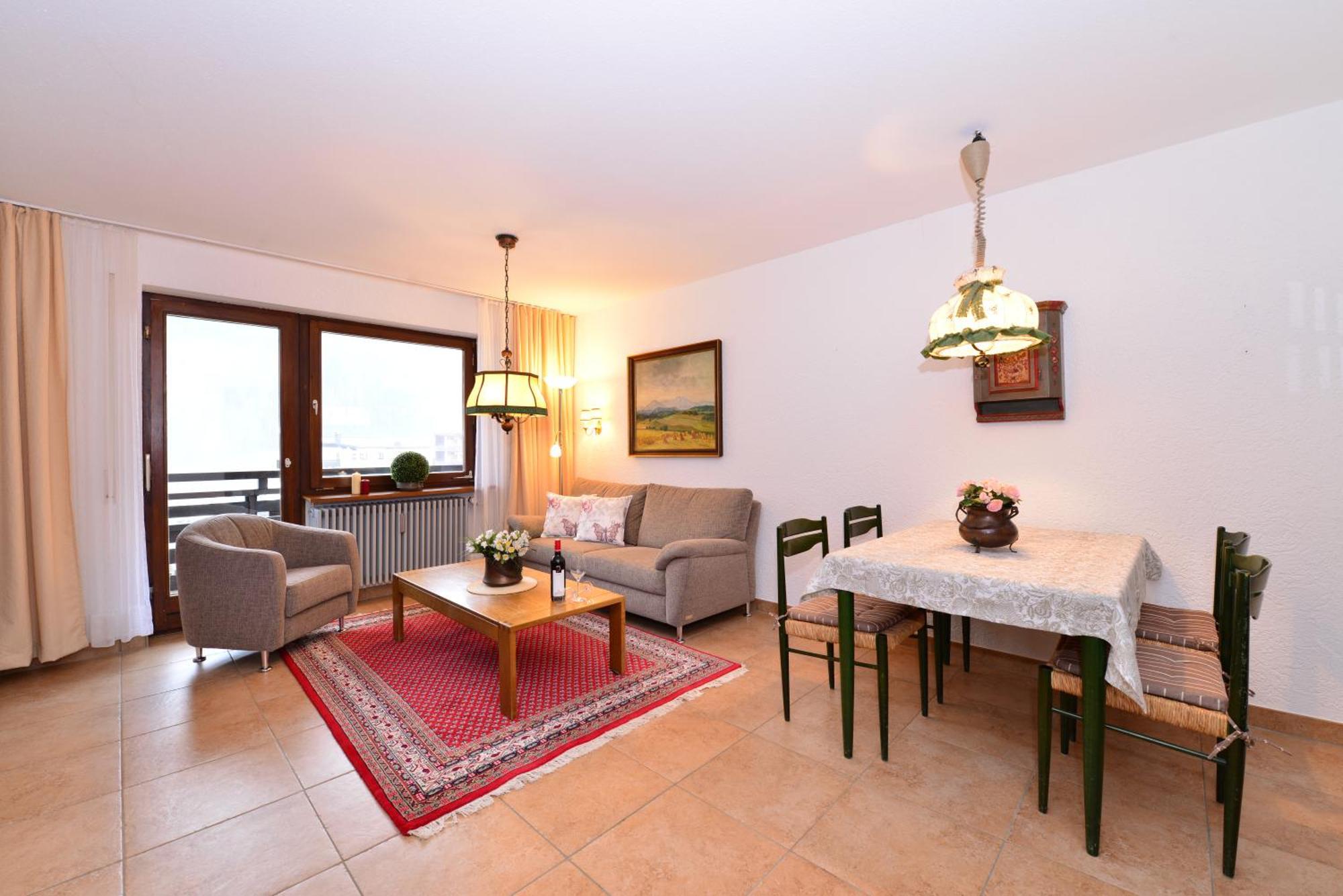 Appartement met 1 slaapkamer, balkon en uitzicht op de bergen.