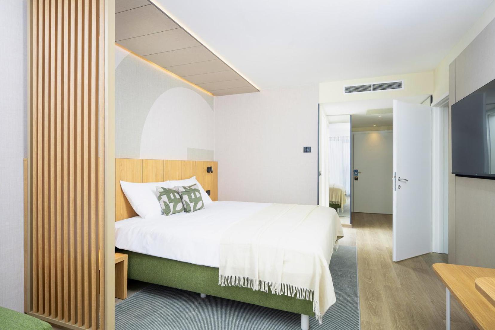 Classic Onderling Verbonden Kamer met Balkon - aan Park