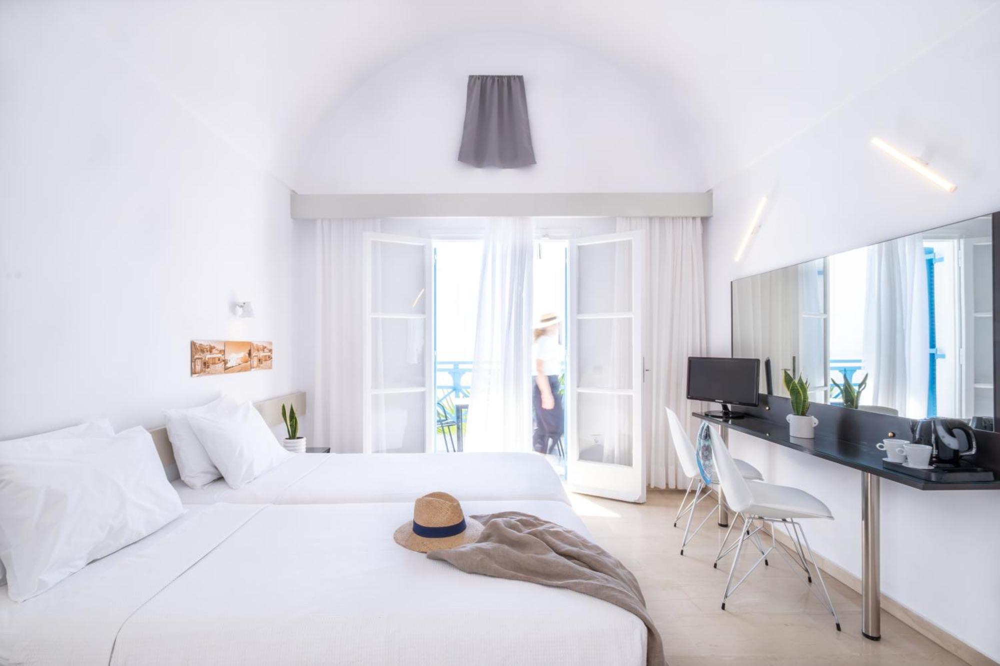 Double or Twin Room with Sea View
