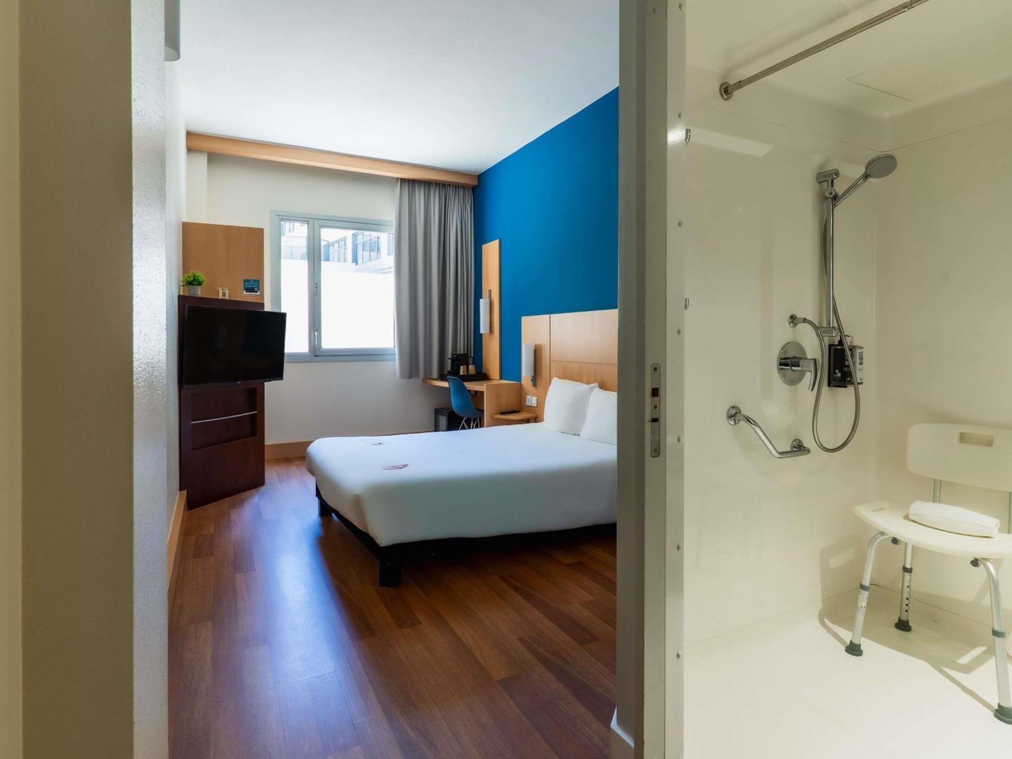 Standard Double Room Mobility Accessible