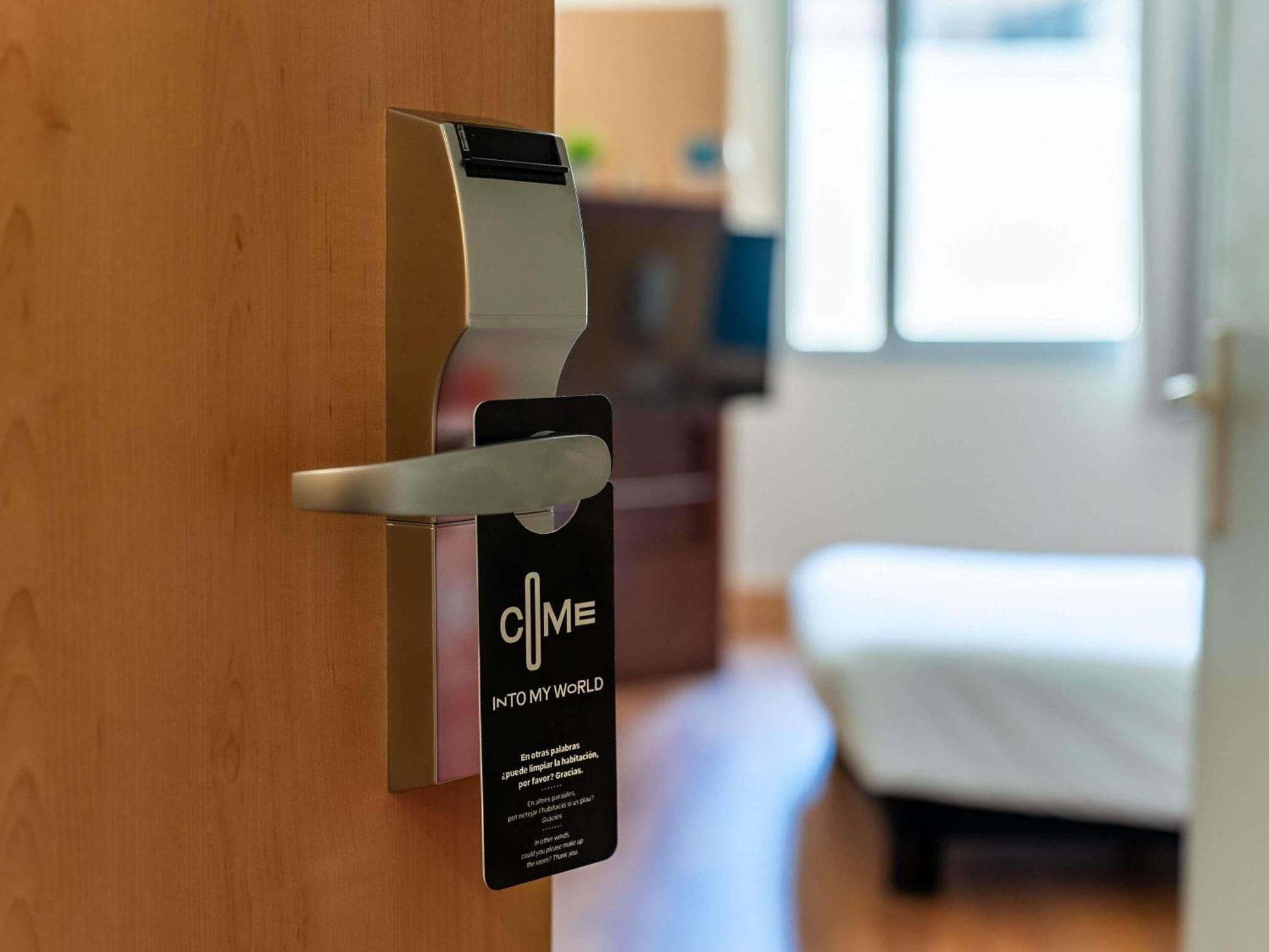 Standard Double Room Mobility Accessible