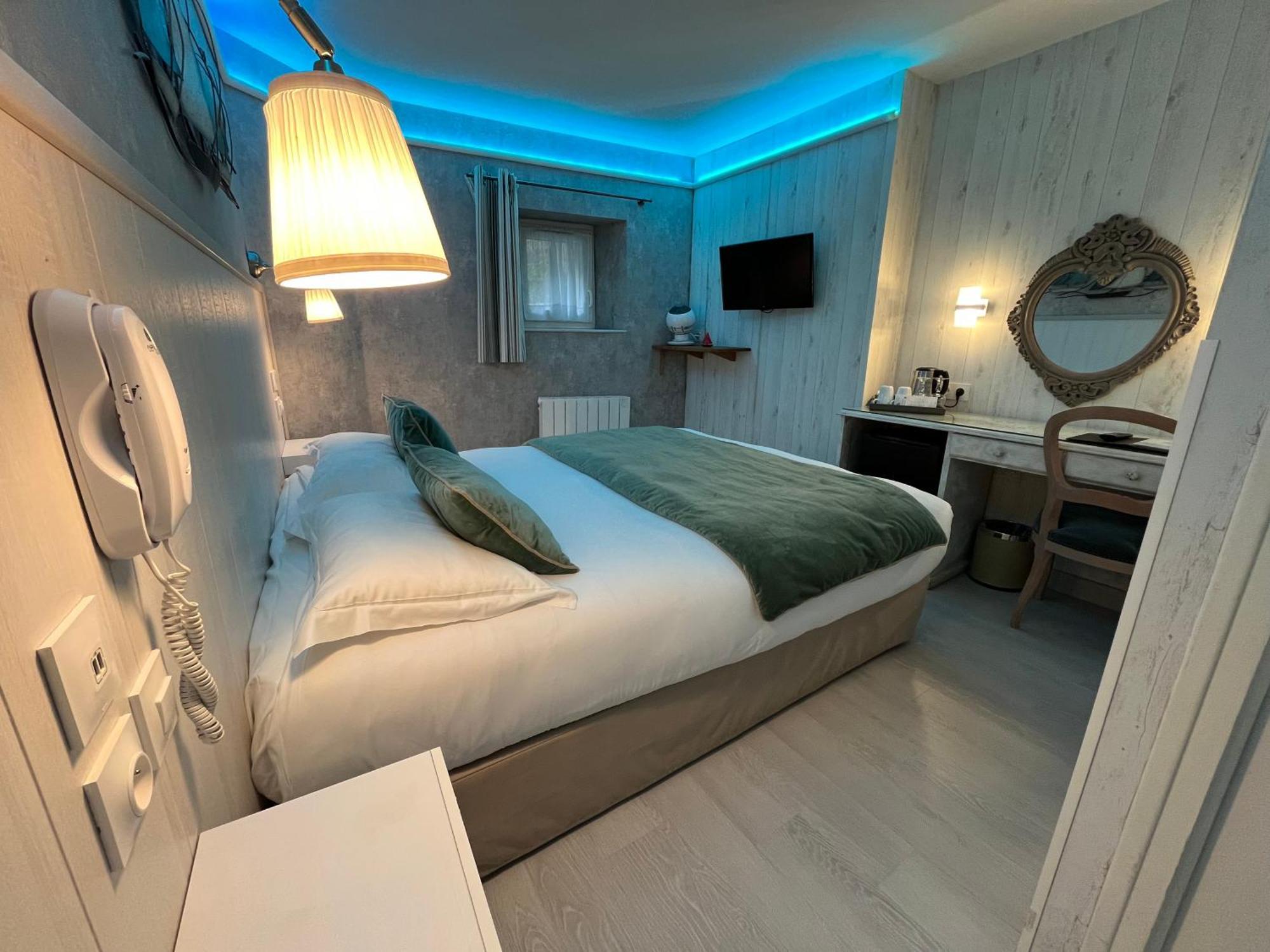Kleines Doppel-/Zweibettzimmer