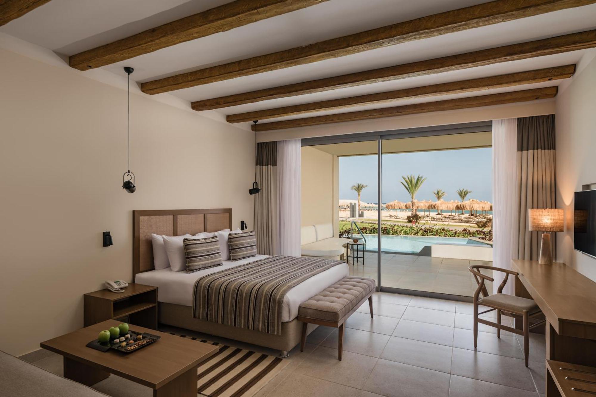 Superior Queen or Twin Bed Swim Up