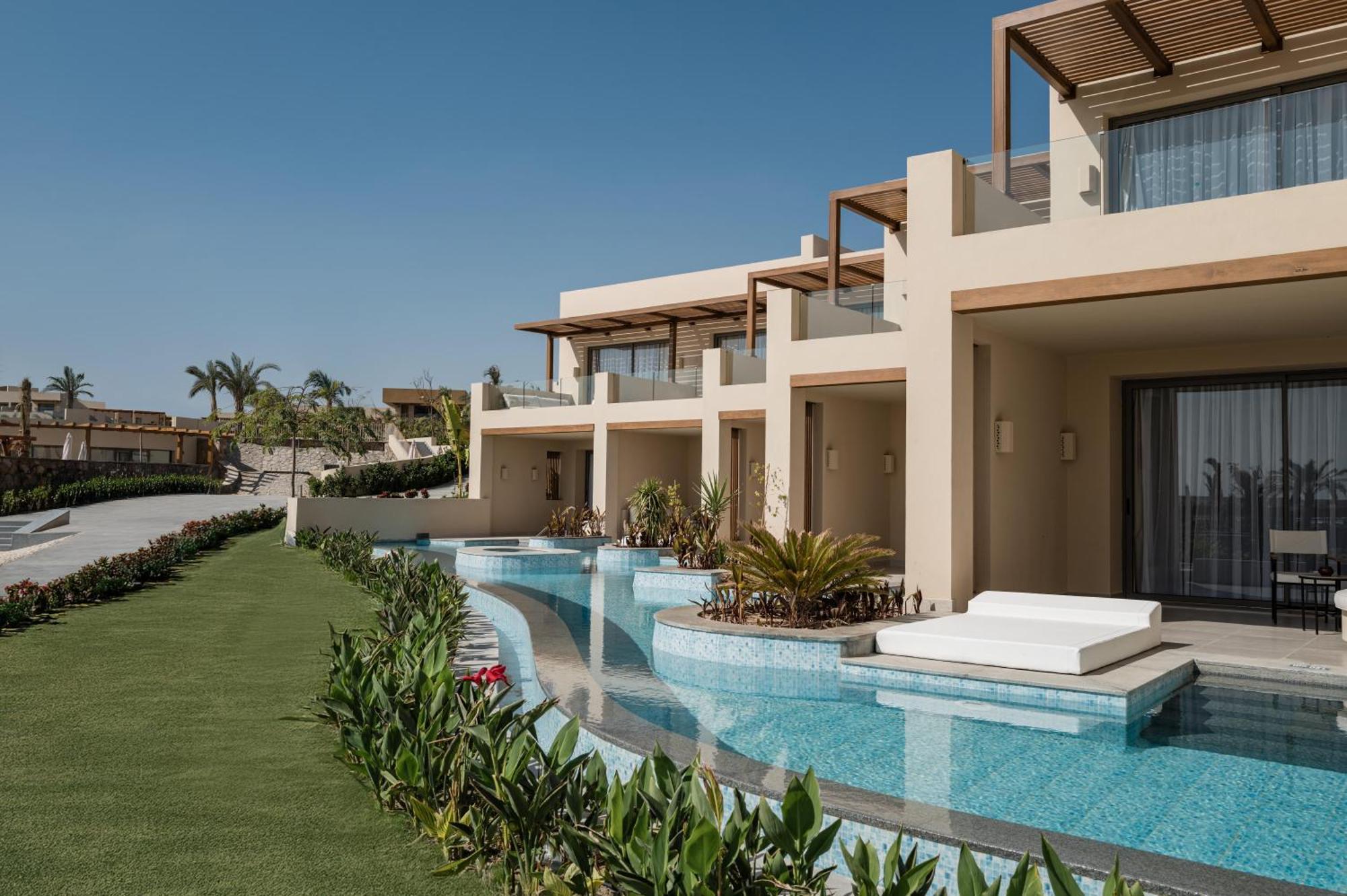 Superior Queen or Twin Bed Swim Up