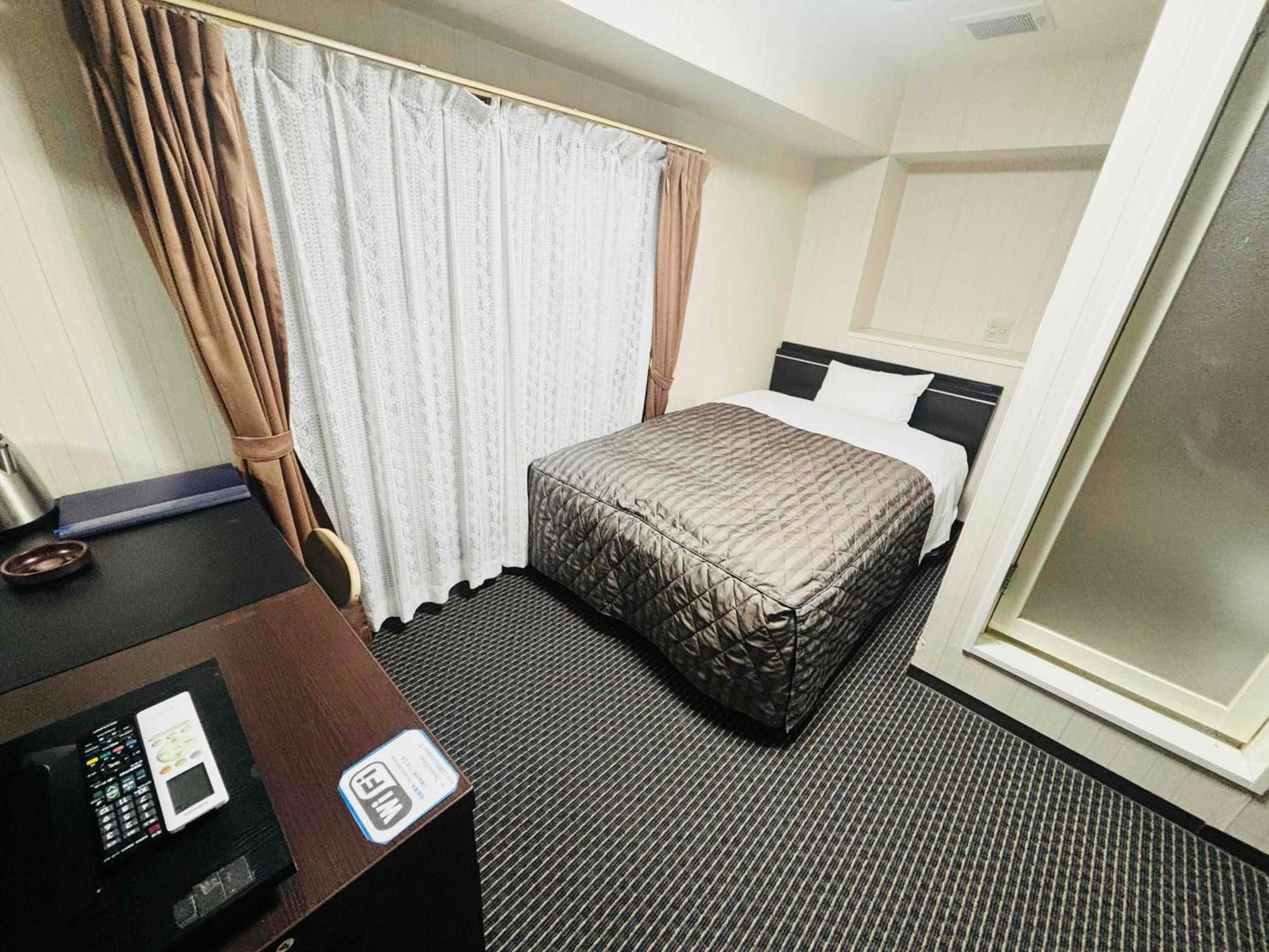 Habitación asignada al realizar el check-in (no se puede elegir la preferencia de cama o si es para fumadores o no) - 1 adulto
