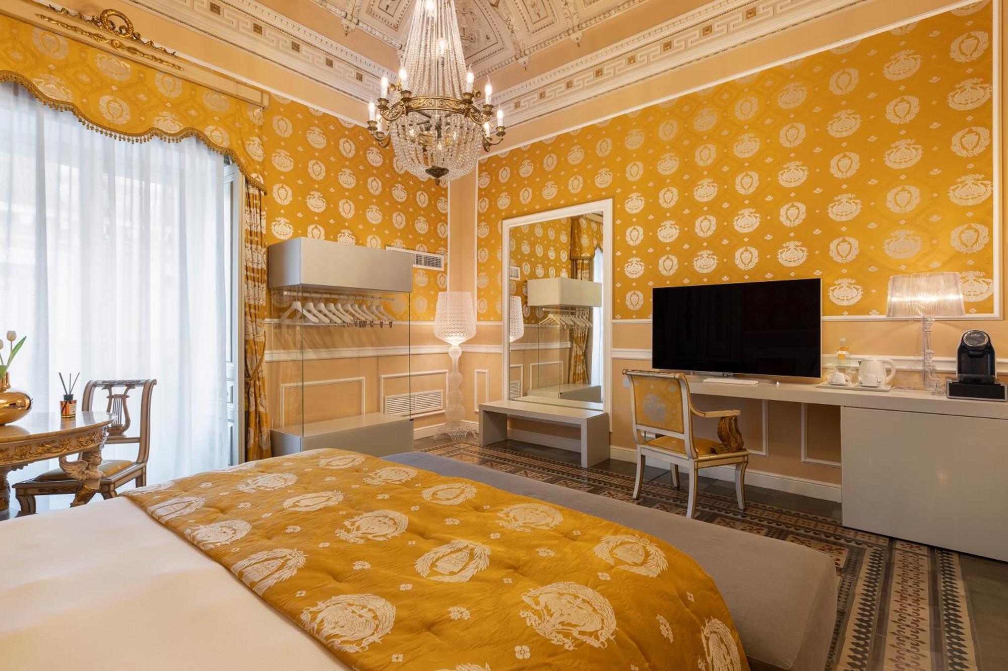 Deluxe Double Room Balcony Cathedral View
