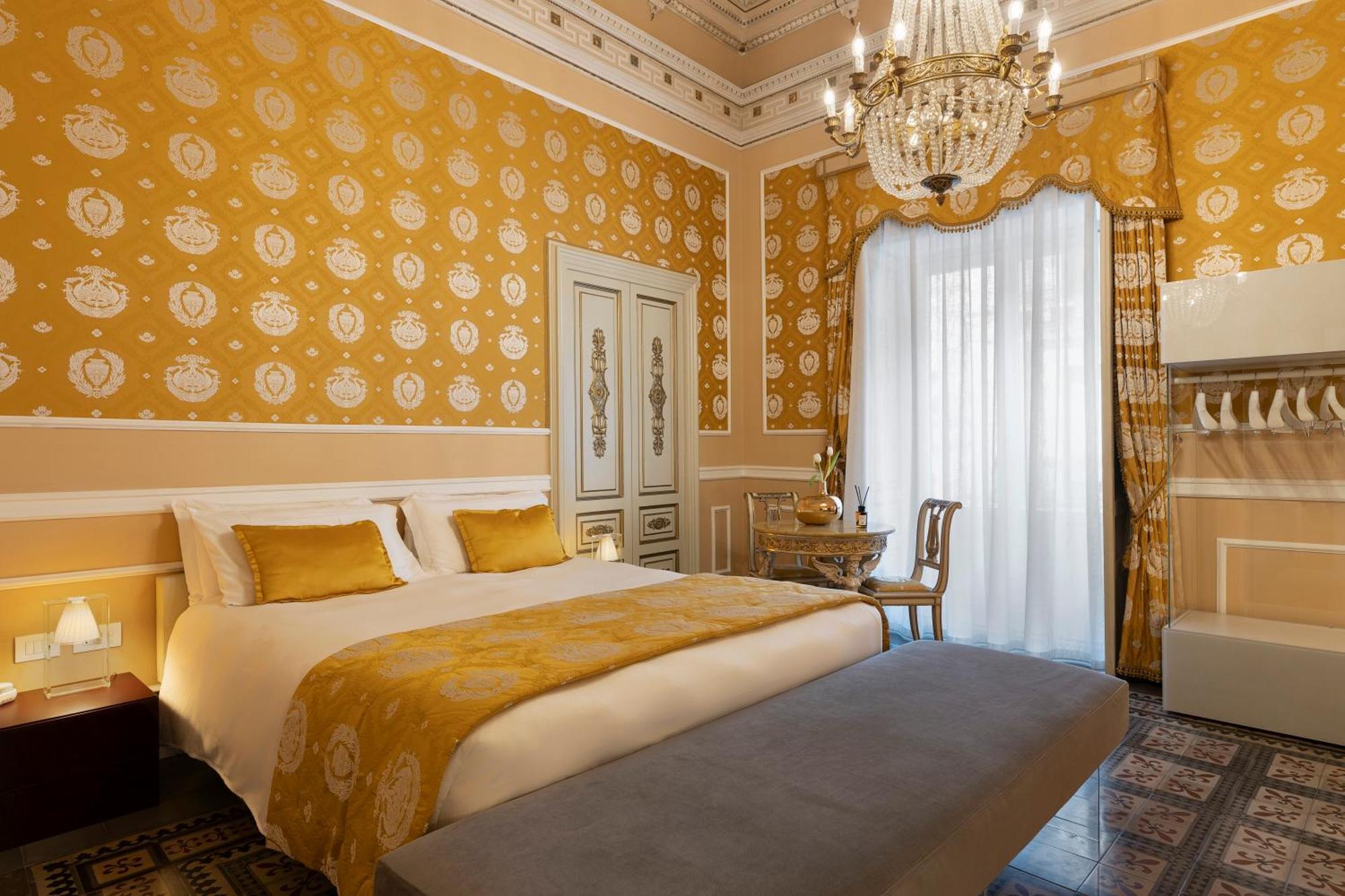 Deluxe Double Room Balcony Cathedral View