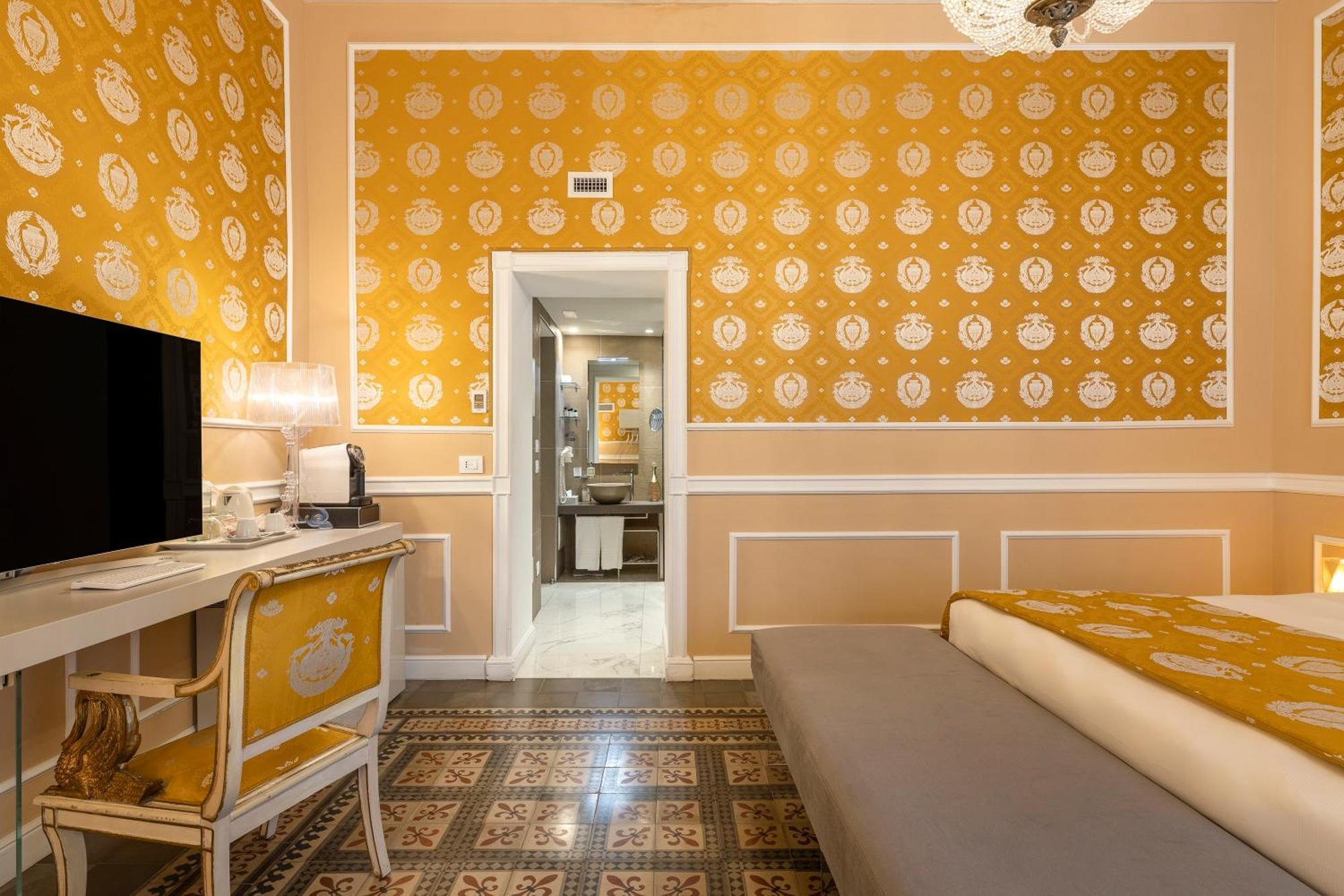 Deluxe Double Room Balcony Cathedral View