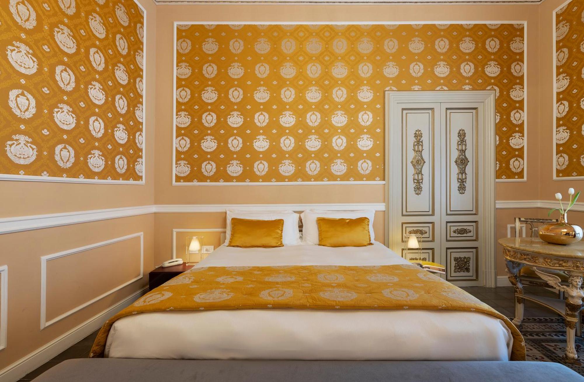 Deluxe Double Room Balcony Cathedral View
