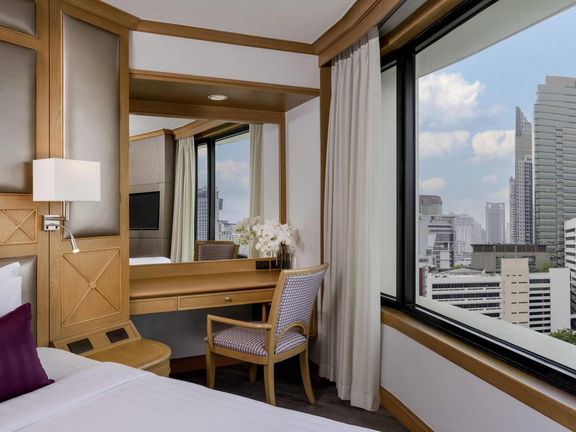 Corner Room 1 King Bed on Food Soft Beverage