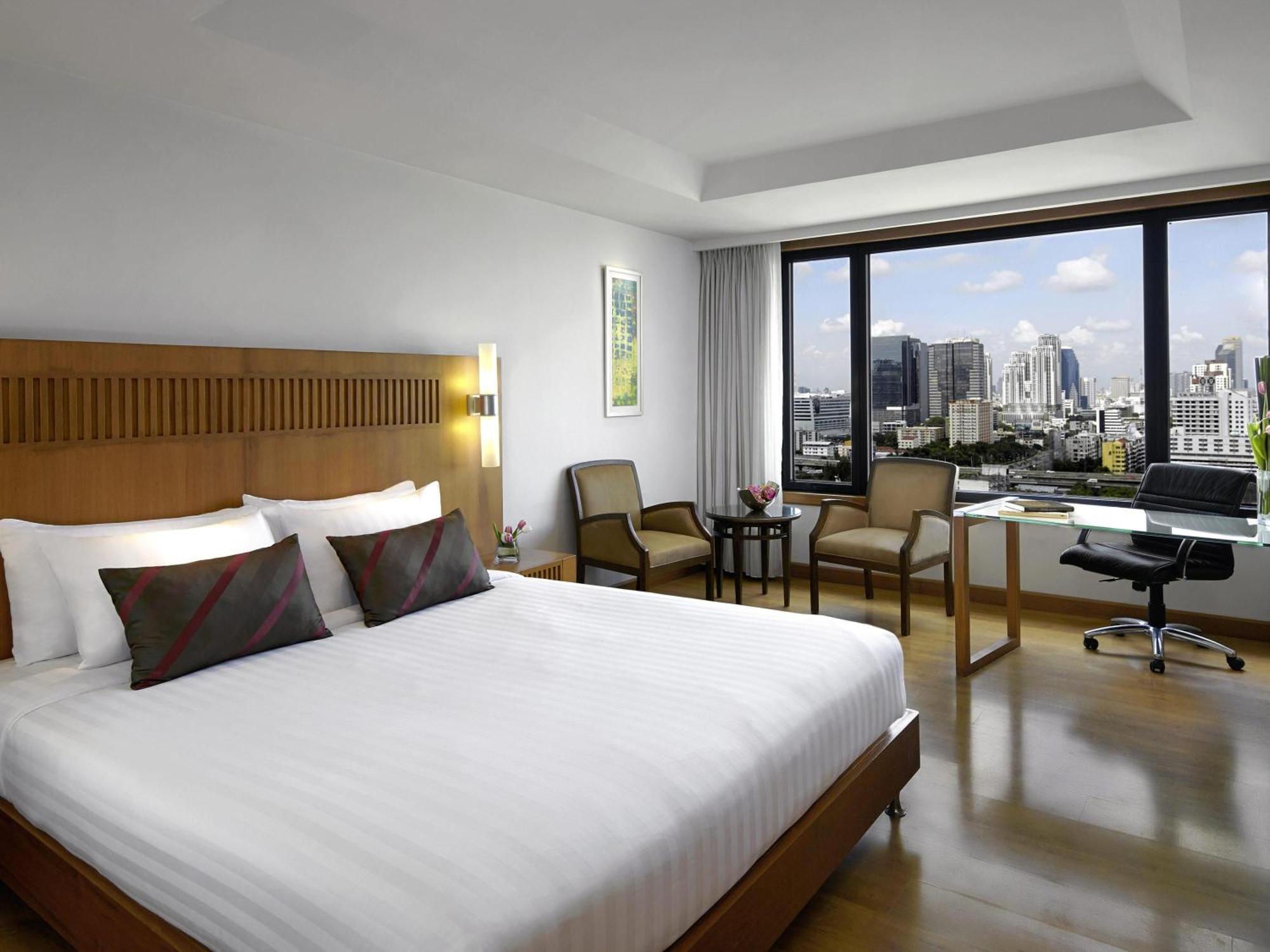 Skyline Room 1 Kingsize bed High floor on Food Soft Beverage
