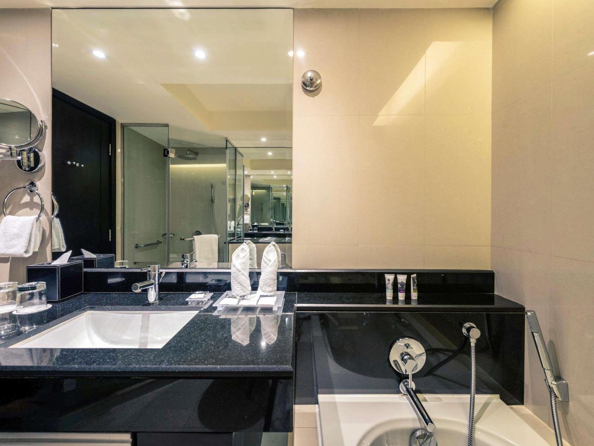 Superior Twin Room Complimentary Shuttle Service to La Mer Beach Dubai Mall or Burj Khalifa & other Malls Drop Off Only Fixed Timing
