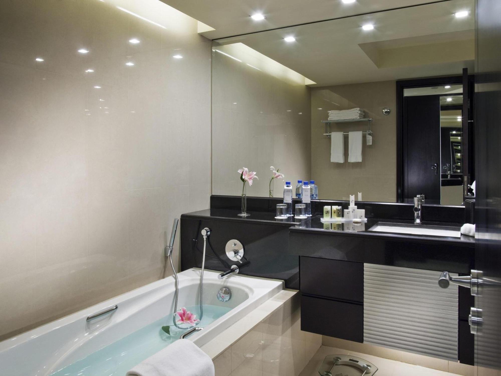 Standard Queen Room Complimentary Shuttle Service to La Mer Beach Dubai Mall or Burj Khalifa & other Malls Drop Off Only Fixed Timing