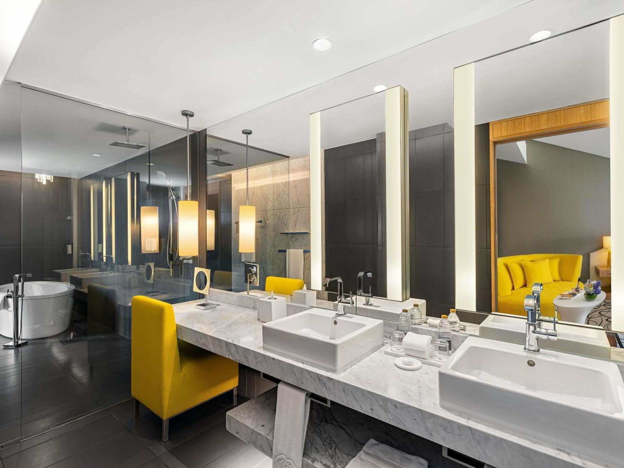 Luxury King Room Burj Khalifa View